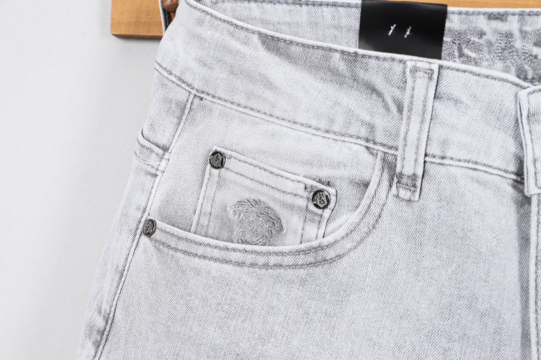 P300范思哲小直筒牛仔裤 - 重工水洗＆柔らかい快適素材