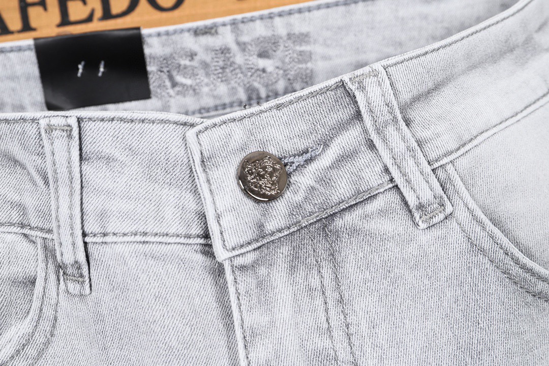 P300范思哲小直筒牛仔裤 - 重工水洗＆柔らかい快適素材