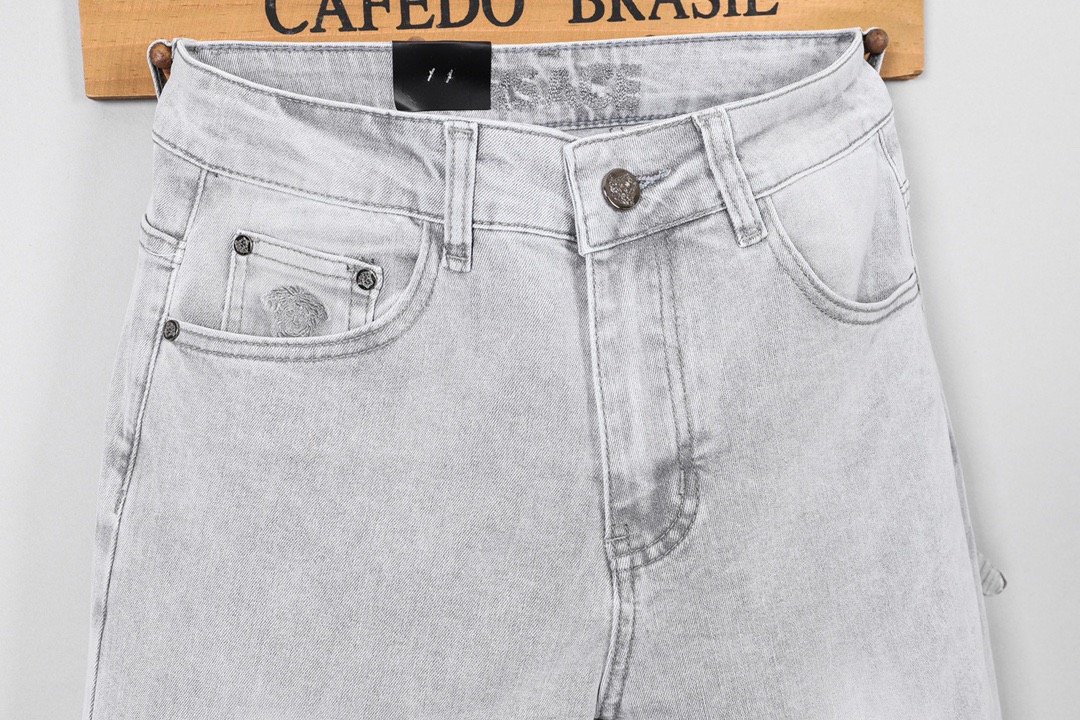 P300范思哲小直筒牛仔裤 - 重工水洗＆柔らかい快適素材