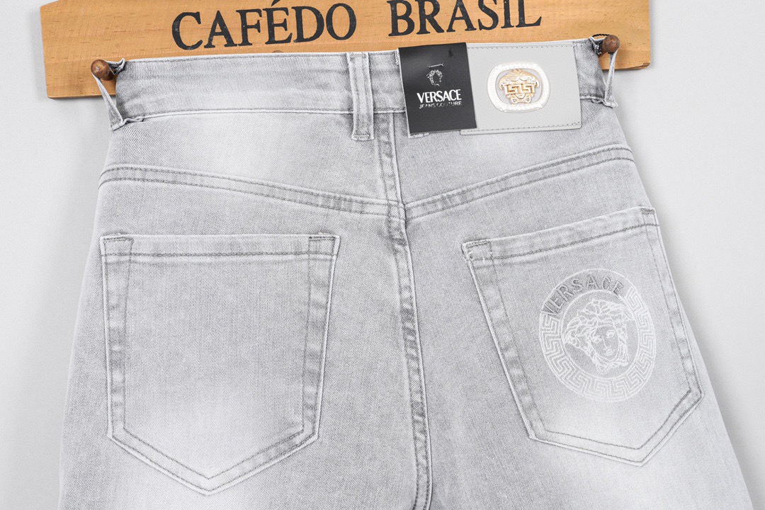 P300范思哲小直筒牛仔裤 - 重工水洗＆柔らかい快適素材