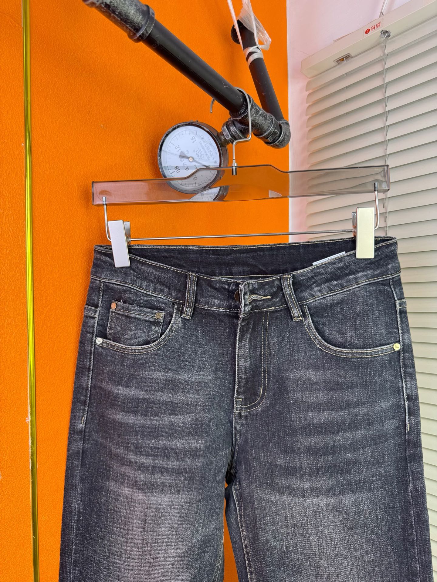 典牛仔蓝棉弹牛仔面料 弹力修身小直脚长裤好搭配，简约大气气质款专柜品质，顶级原单货，实物实拍