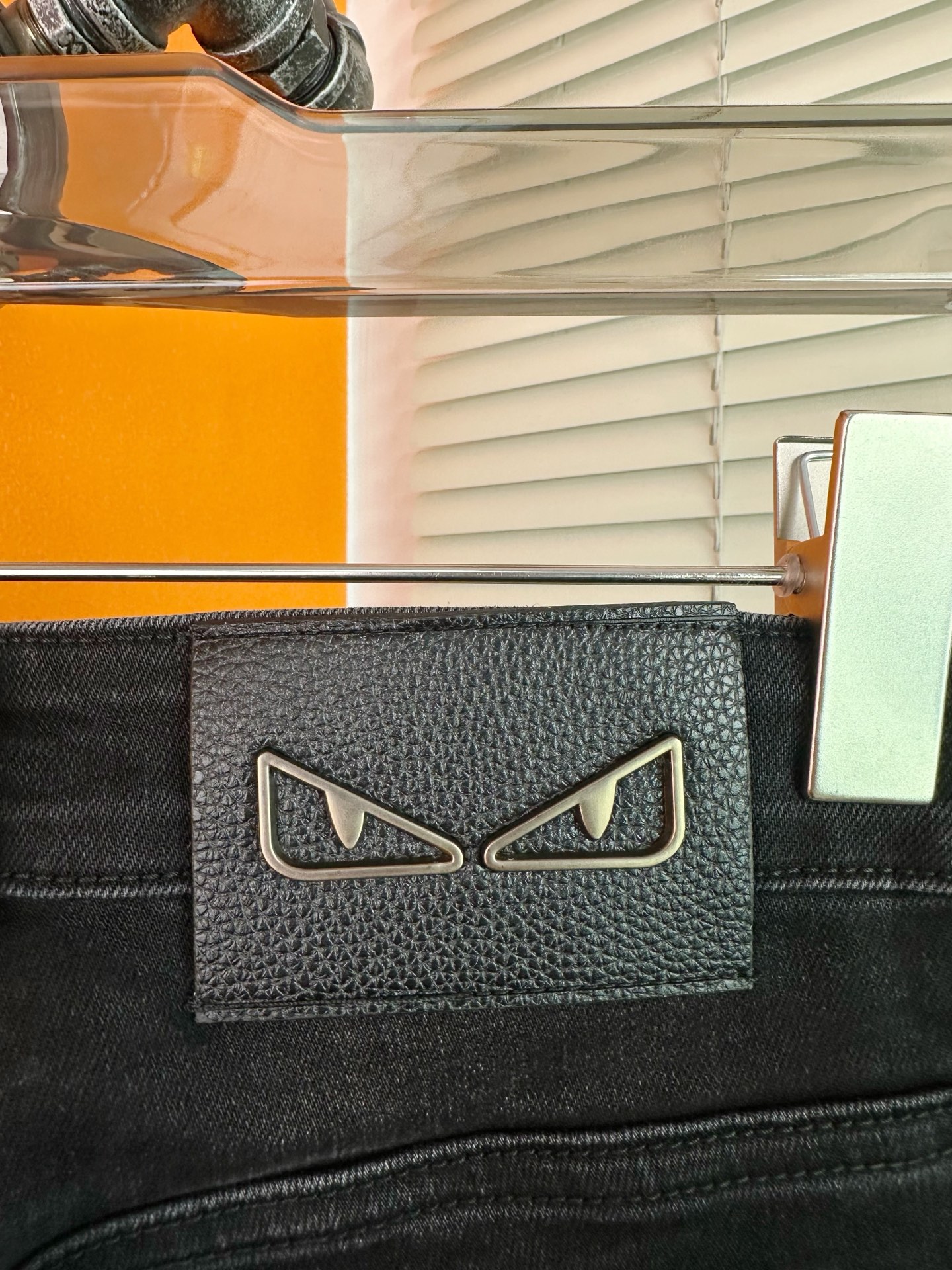 芬迪 メンズ スタイリッシュ デニムパンツ 修身小脚 秋冬新作