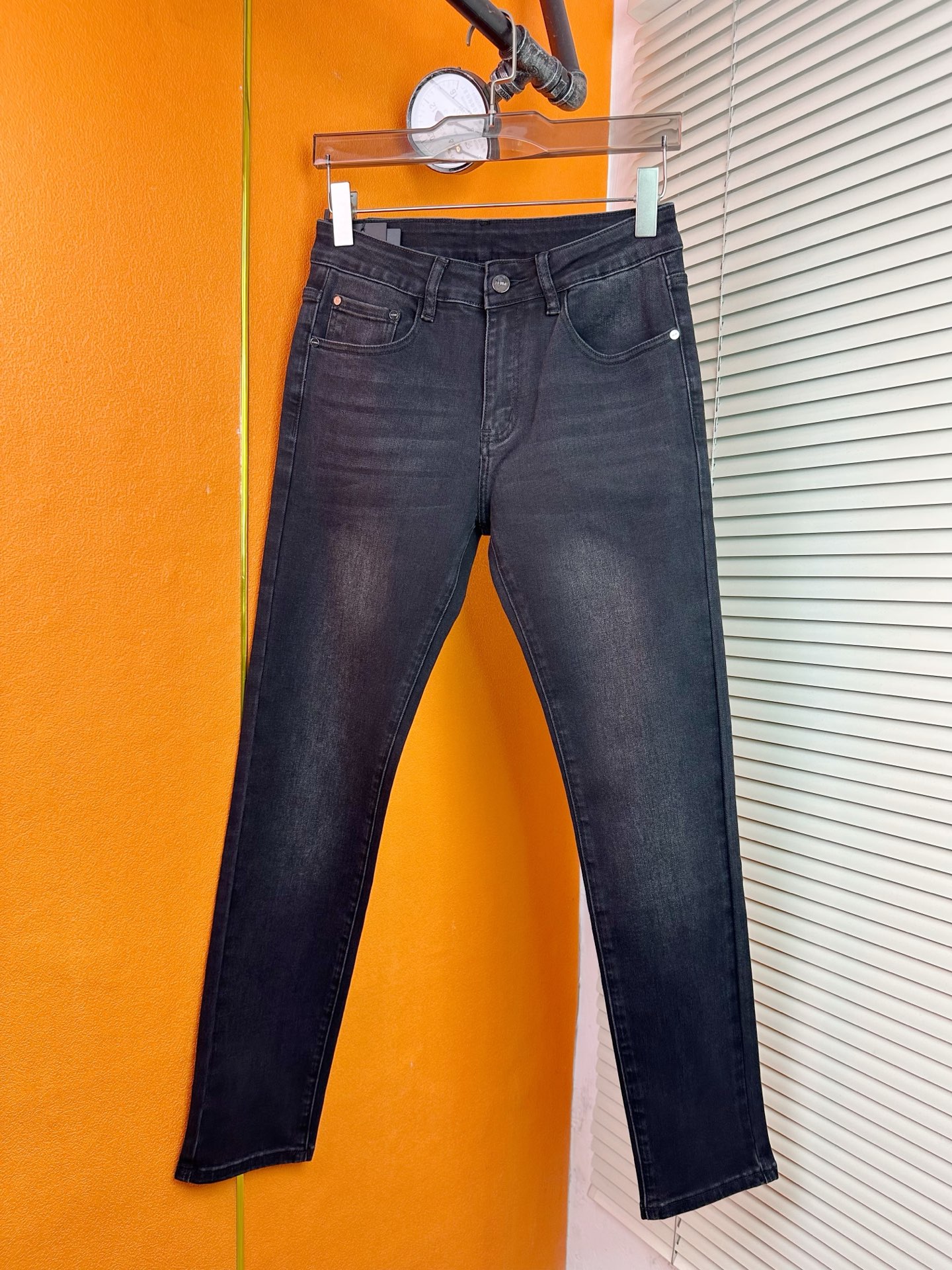 芬迪 メンズ スタイリッシュ デニムパンツ 修身小脚 秋冬新作