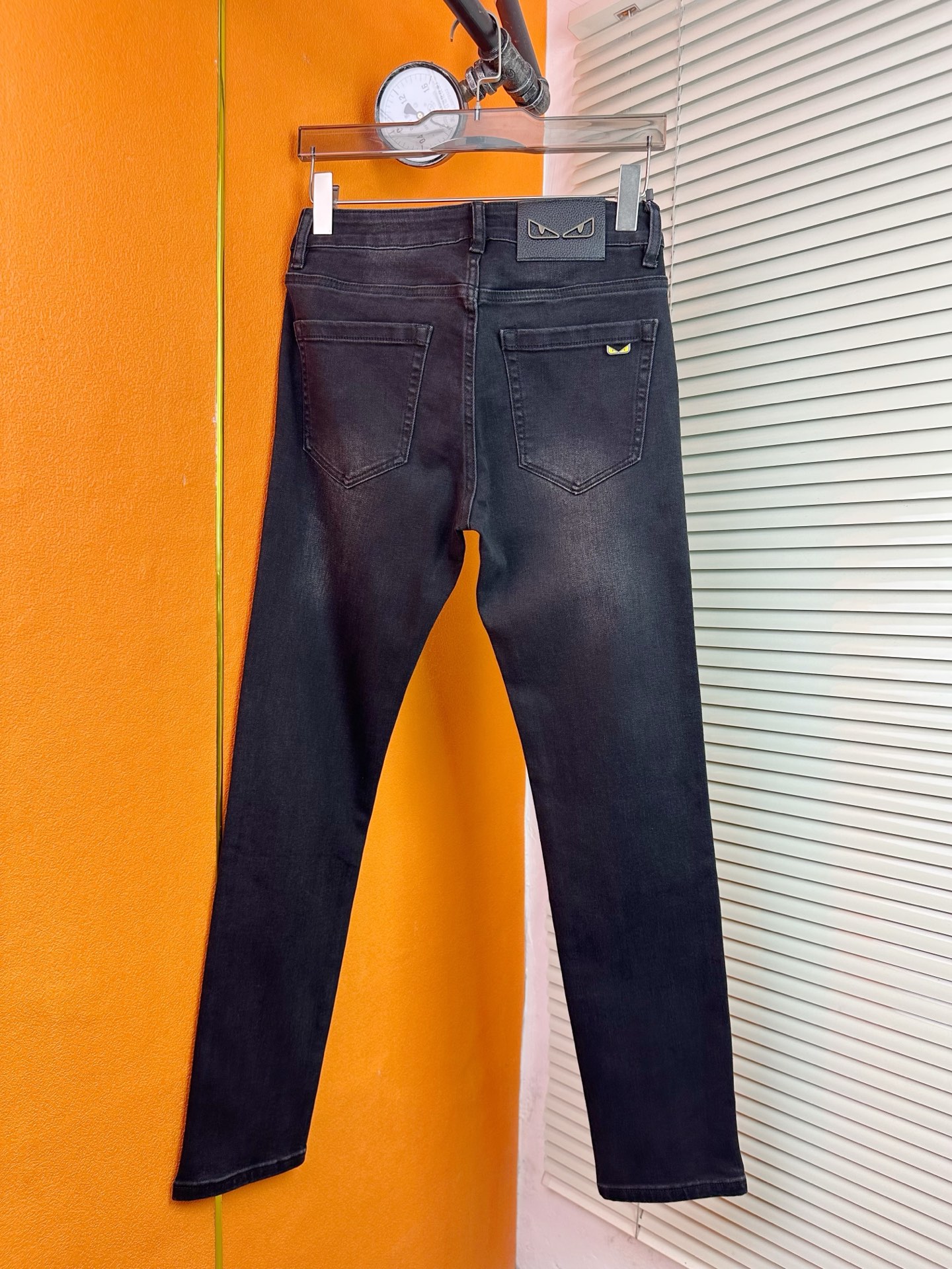 芬迪 メンズ スタイリッシュ デニムパンツ 修身小脚 秋冬新作