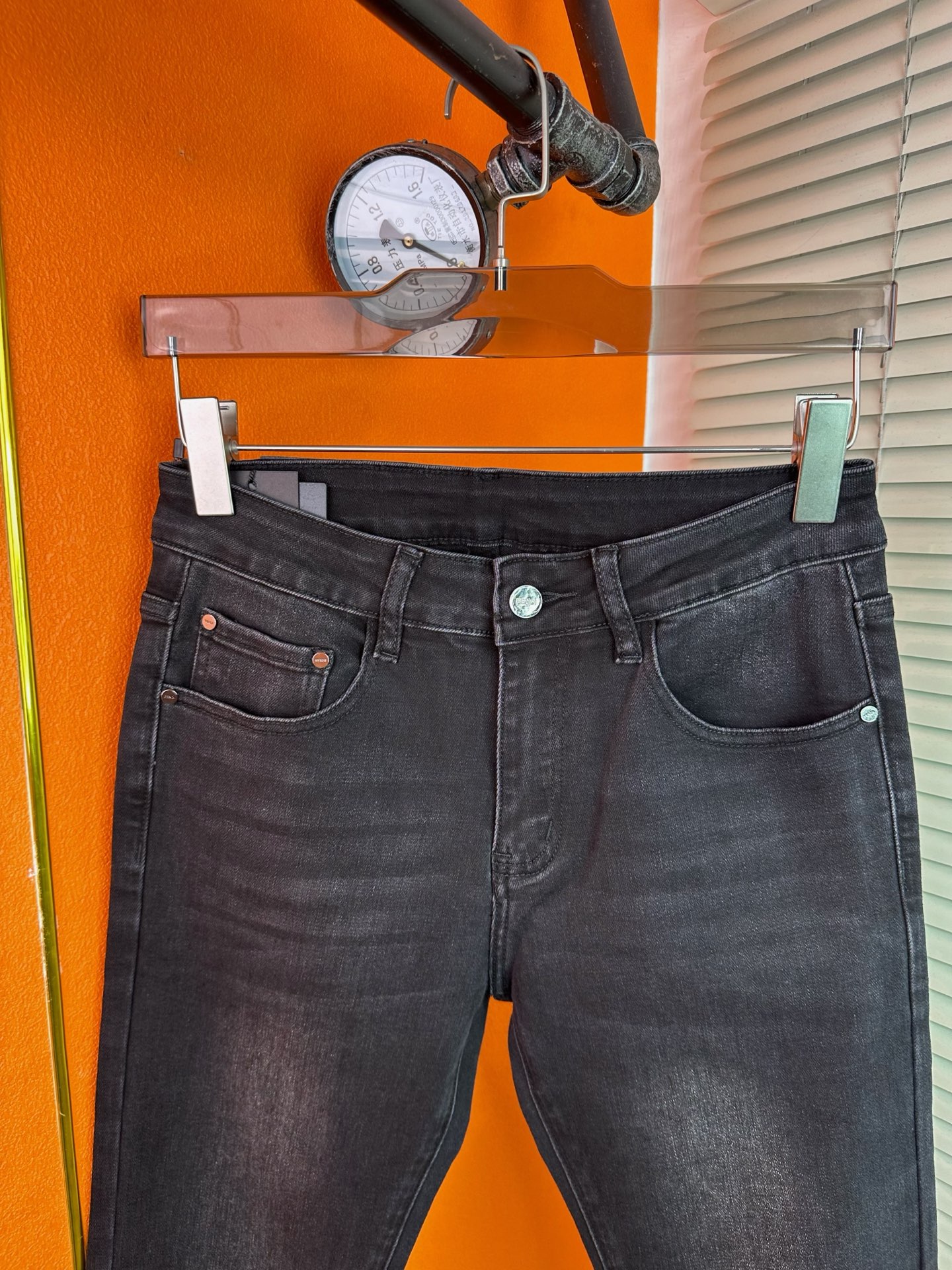 芬迪 メンズ スタイリッシュ デニムパンツ 修身小脚 秋冬新作