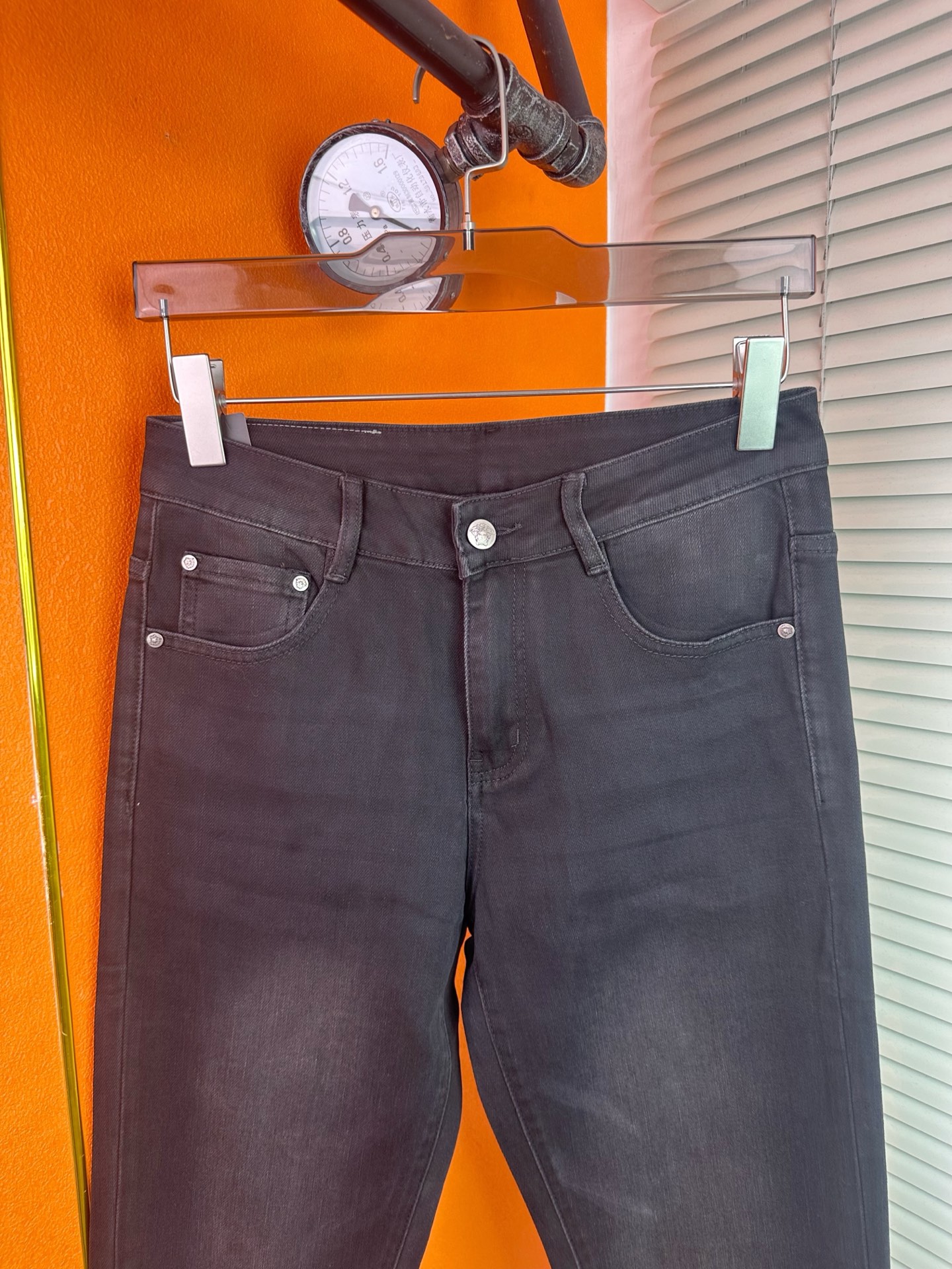 范思哲 メンズ デニムパンツ スリムフィット 小脚 秋冬新作