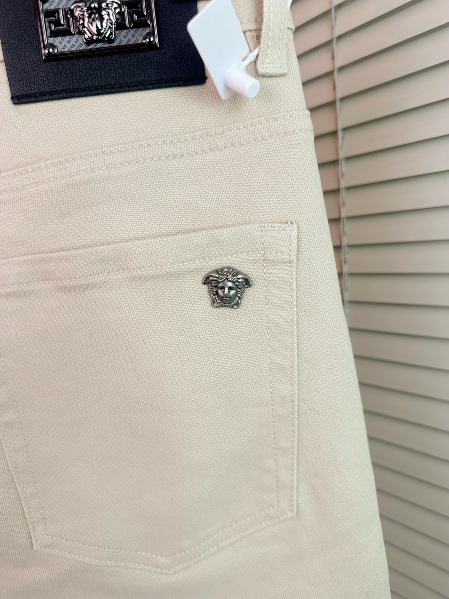 范思哲スタイル メンズデニムパンツ 弾力修身小直筒 秋冬新作