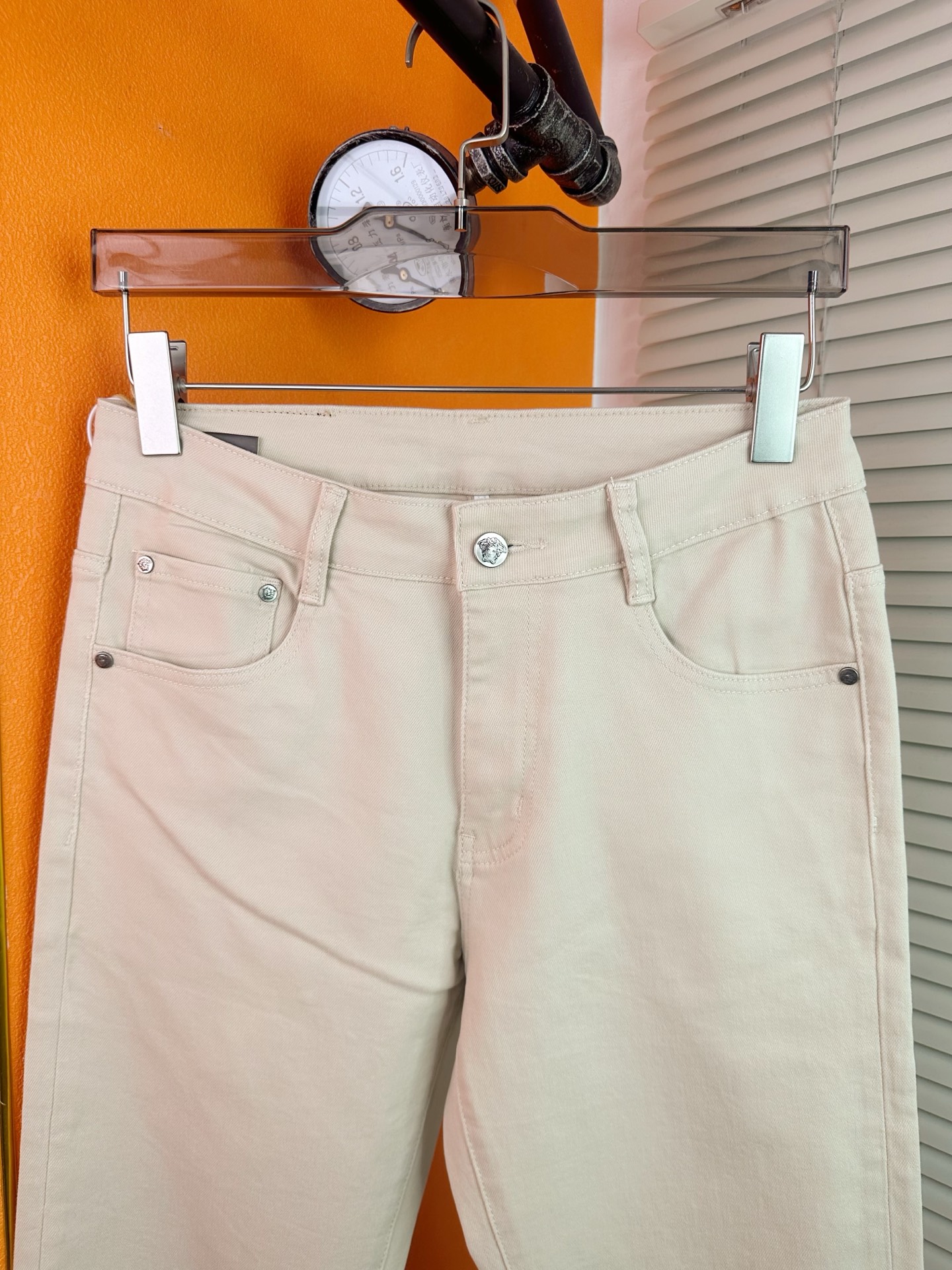 范思哲スタイル メンズデニムパンツ 弾力修身小直筒 秋冬新作