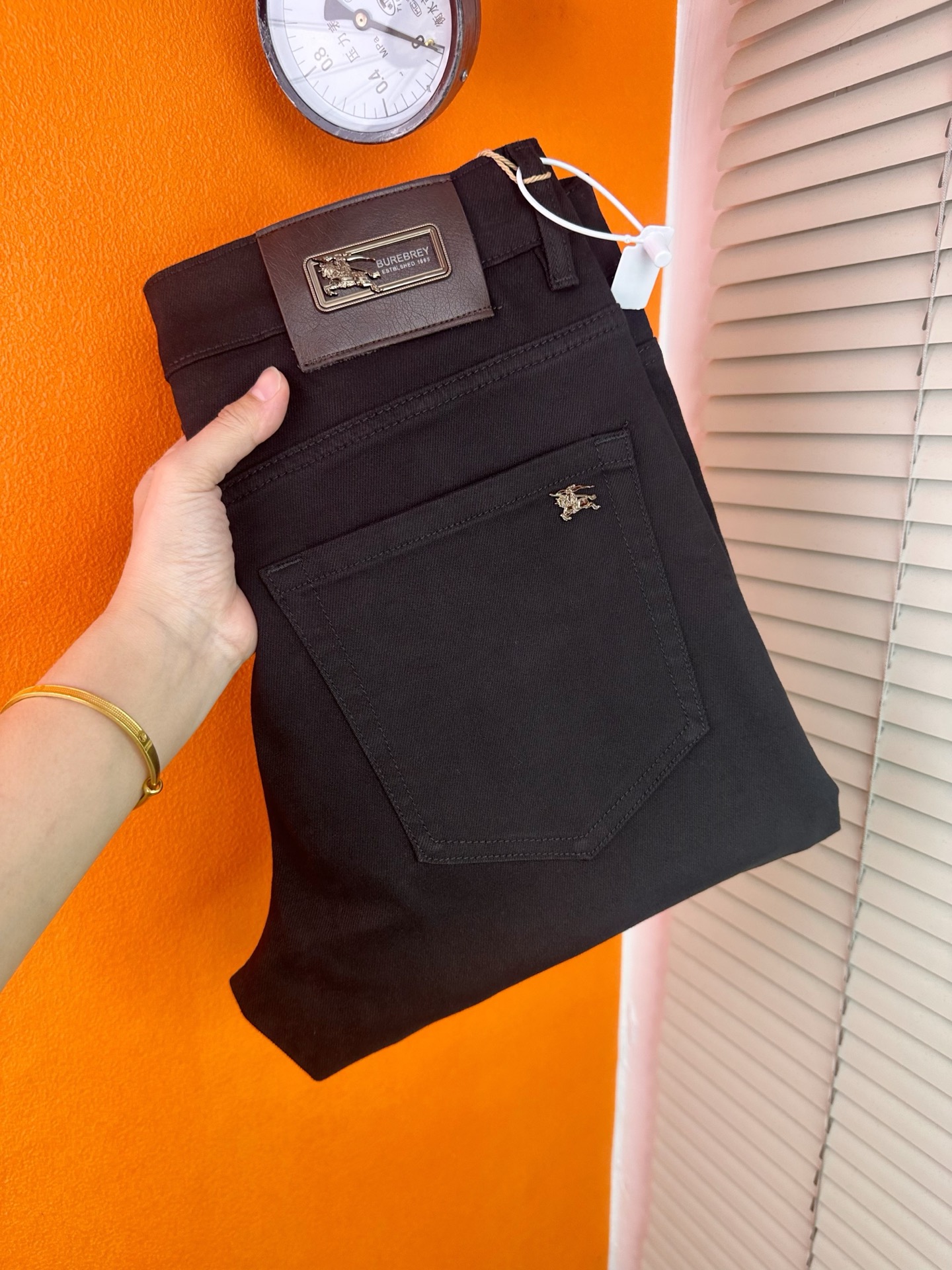 バーバリー メンズ デニムパンツ 弾力性のあるスリムフィット