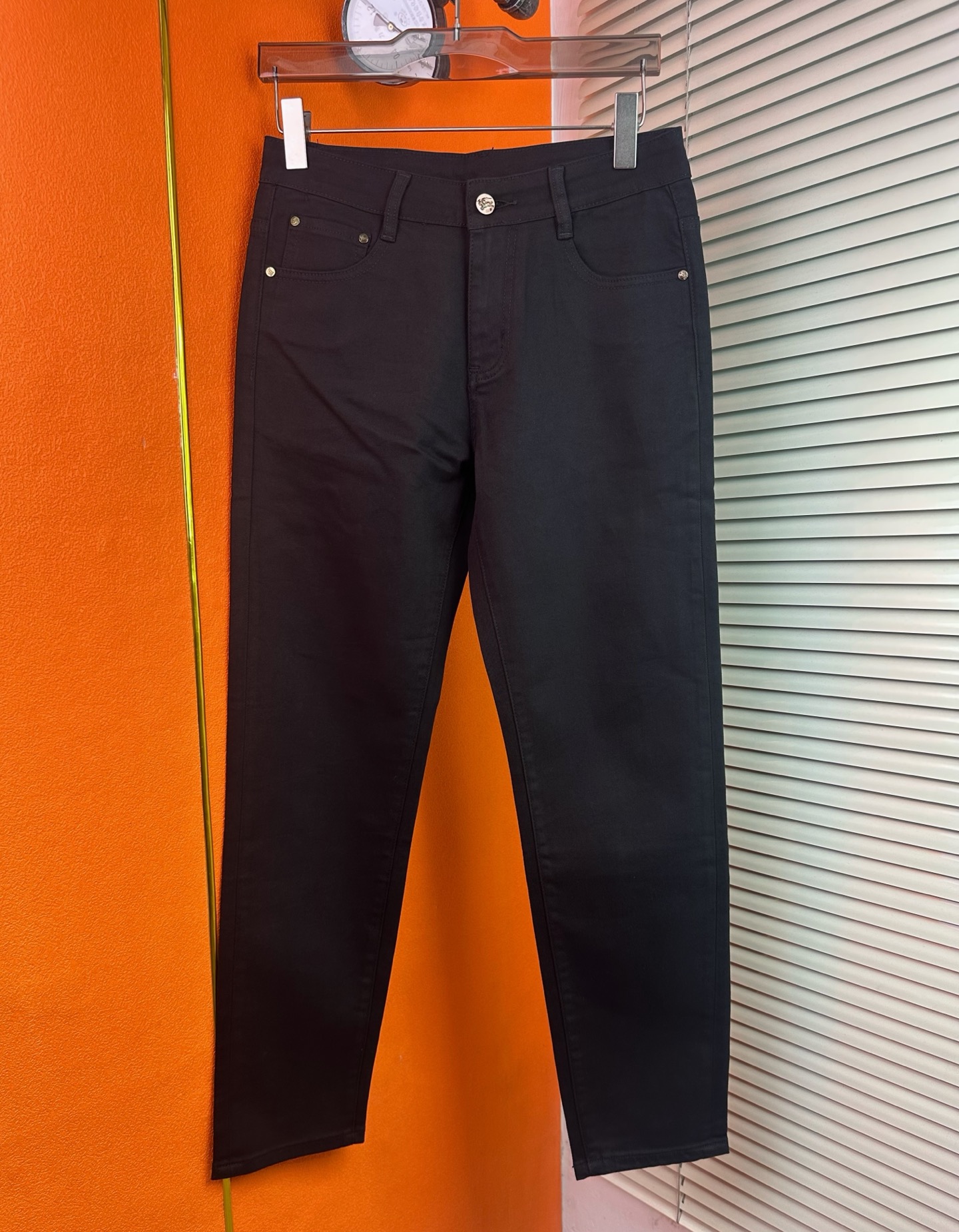 バーバリー メンズ デニムパンツ 弾力性のあるスリムフィット