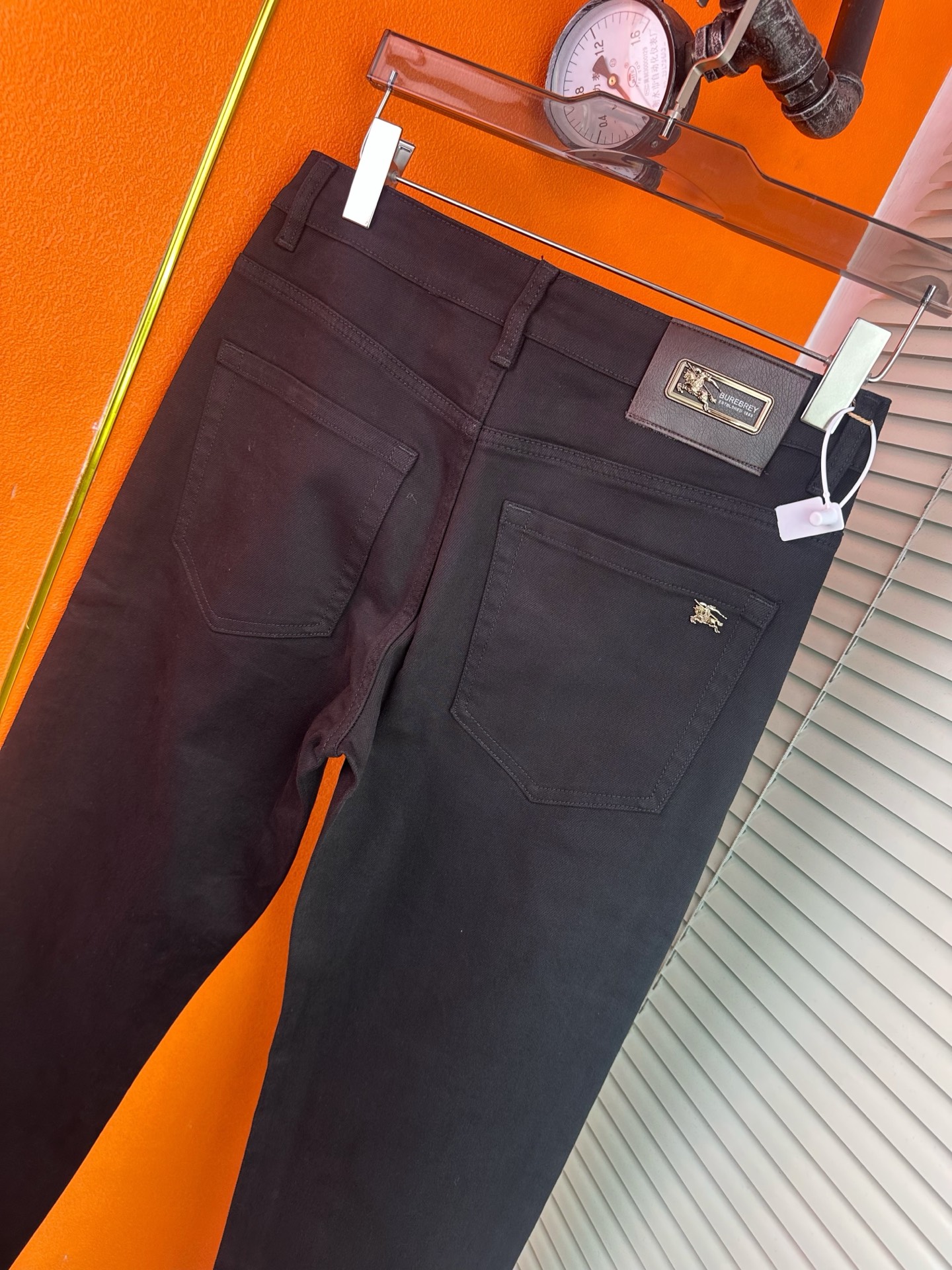 バーバリー メンズ デニムパンツ 弾力性のあるスリムフィット