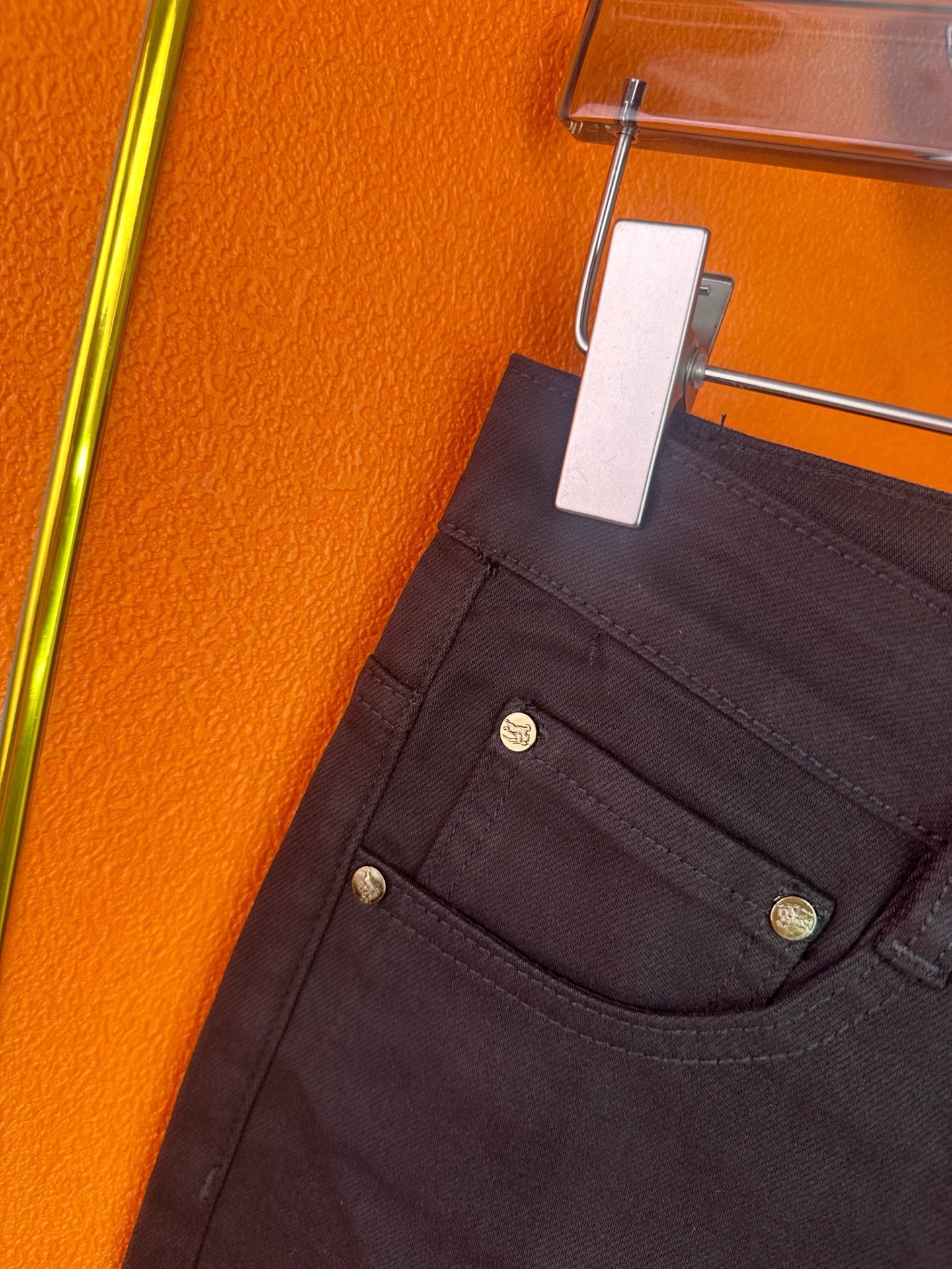 バーバリー メンズ デニムパンツ 弾力性のあるスリムフィット