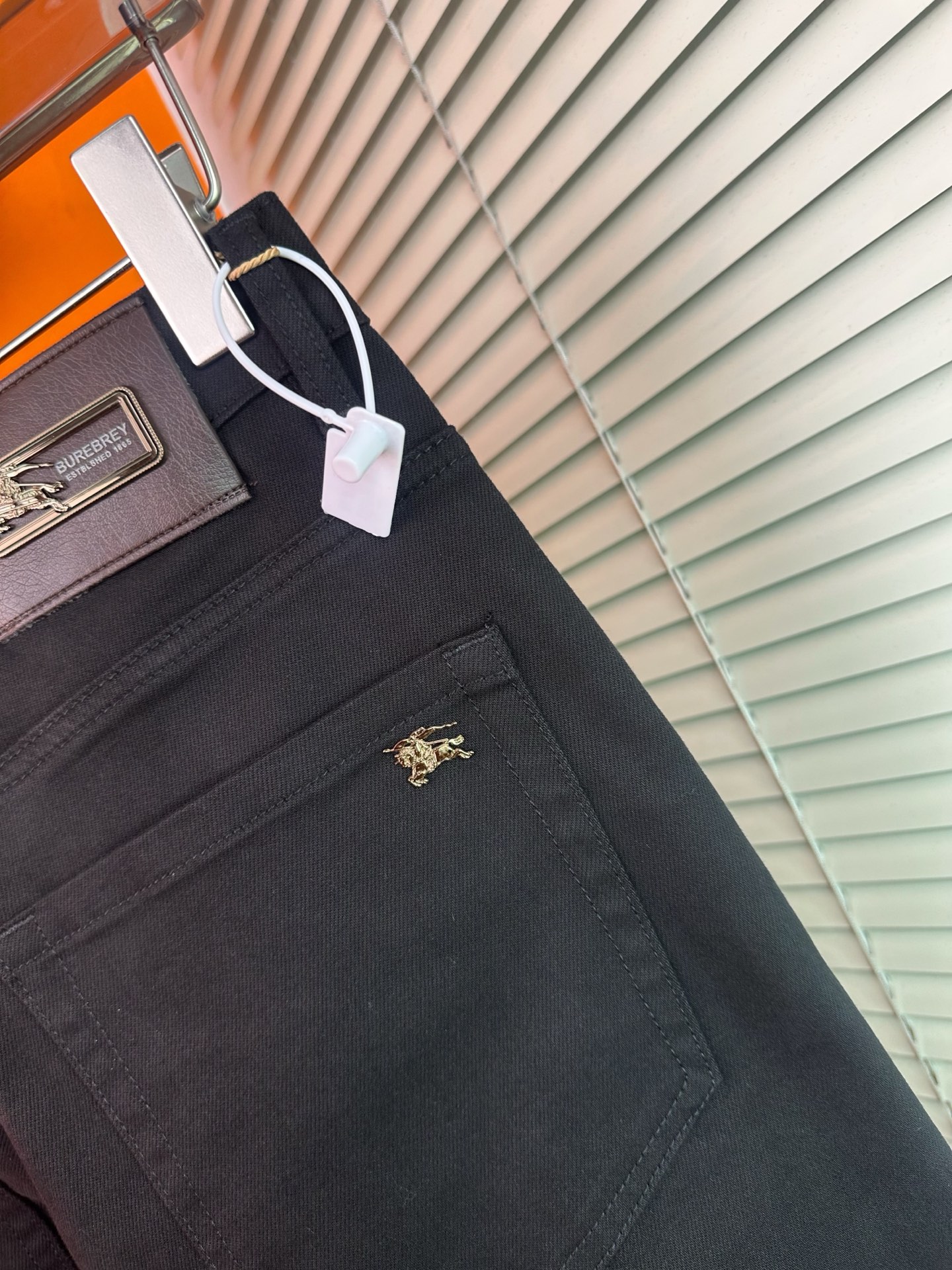 バーバリー メンズ デニムパンツ 弾力性のあるスリムフィット