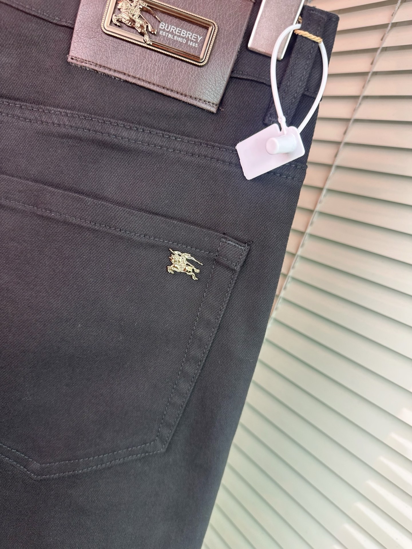 バーバリー メンズ デニムパンツ 弾力性のあるスリムフィット