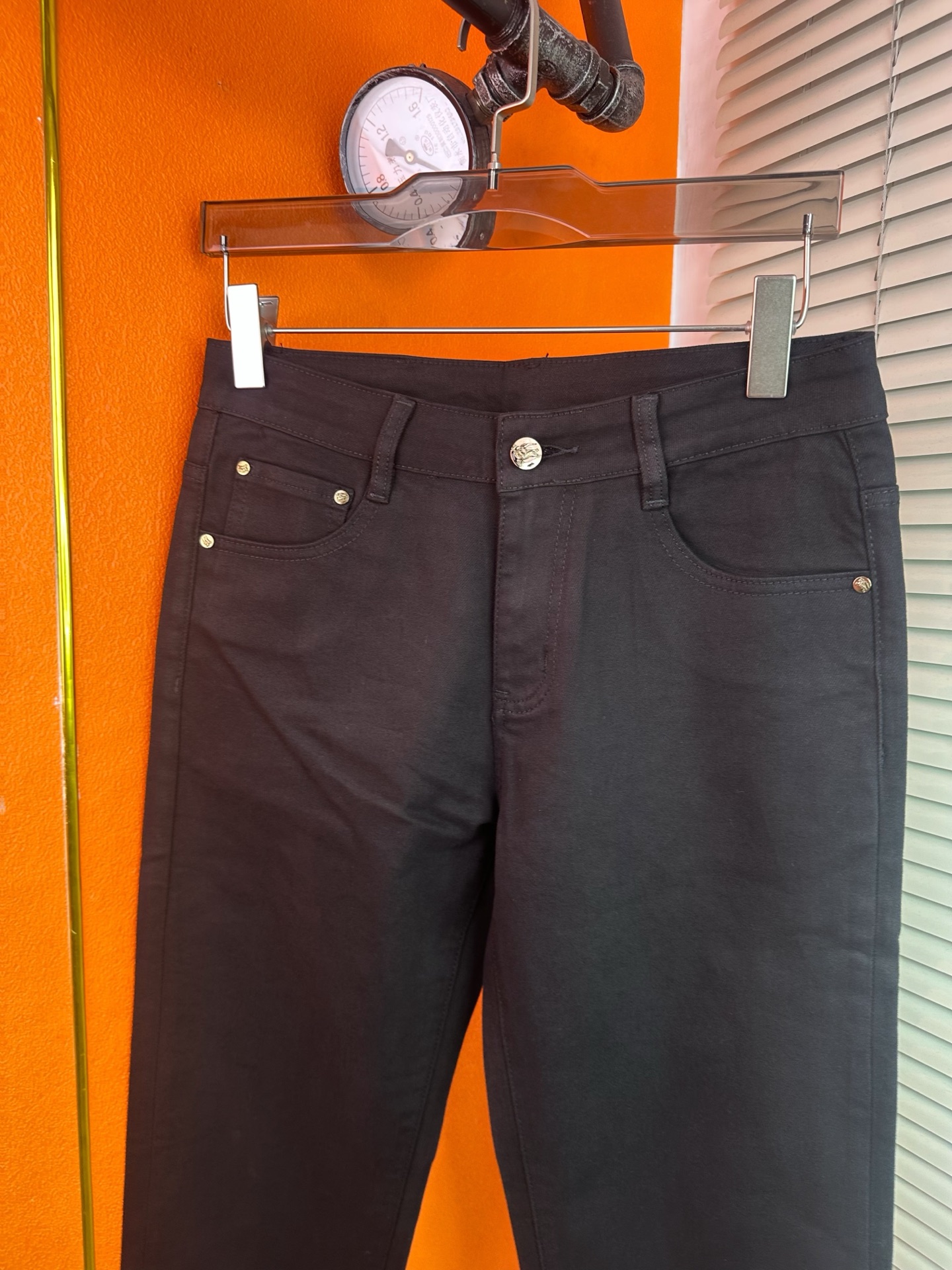 バーバリー メンズ デニムパンツ 弾力性のあるスリムフィット