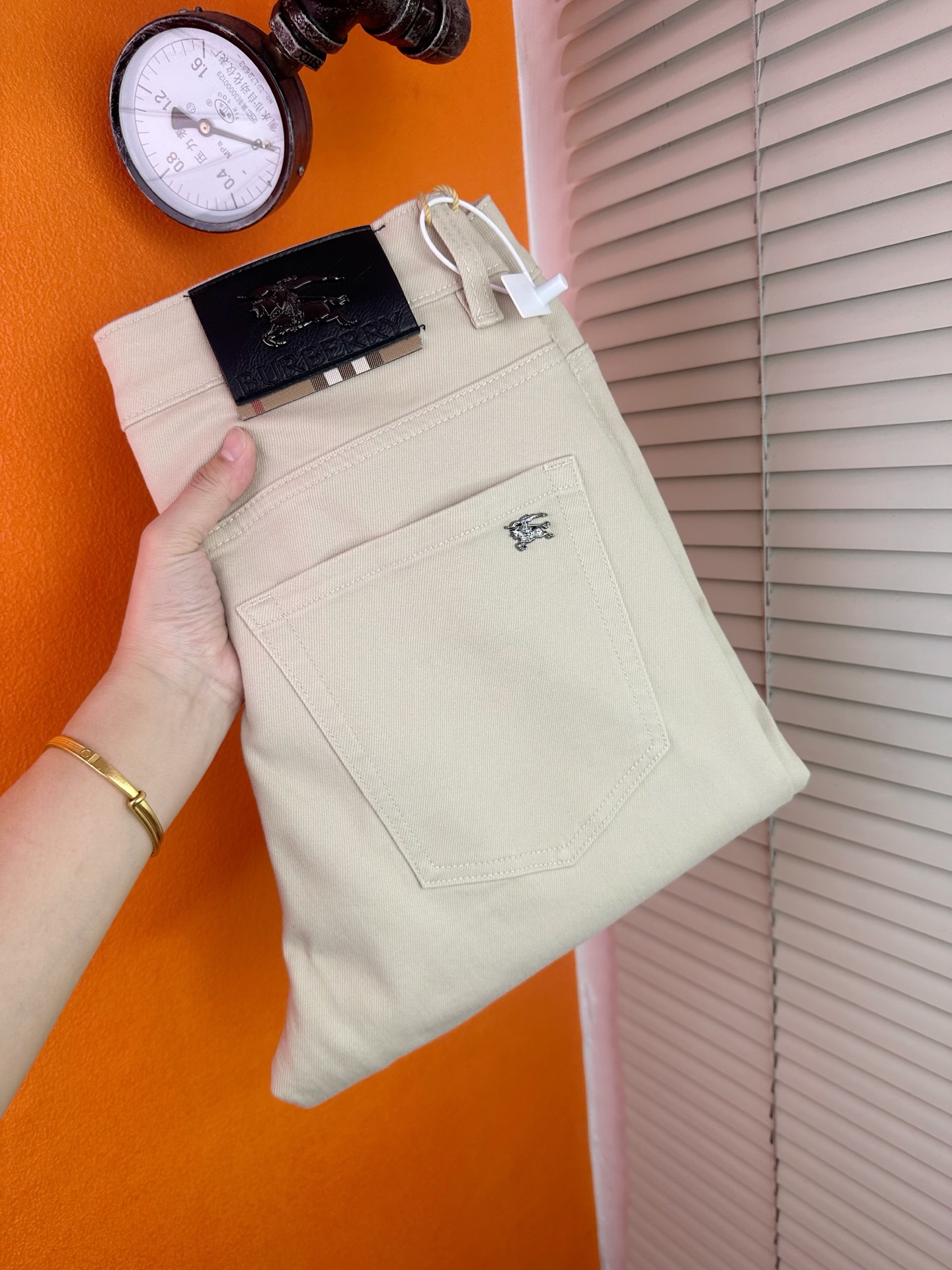 バーバリー メンズ ファッション デニムパンツ 弾力修身