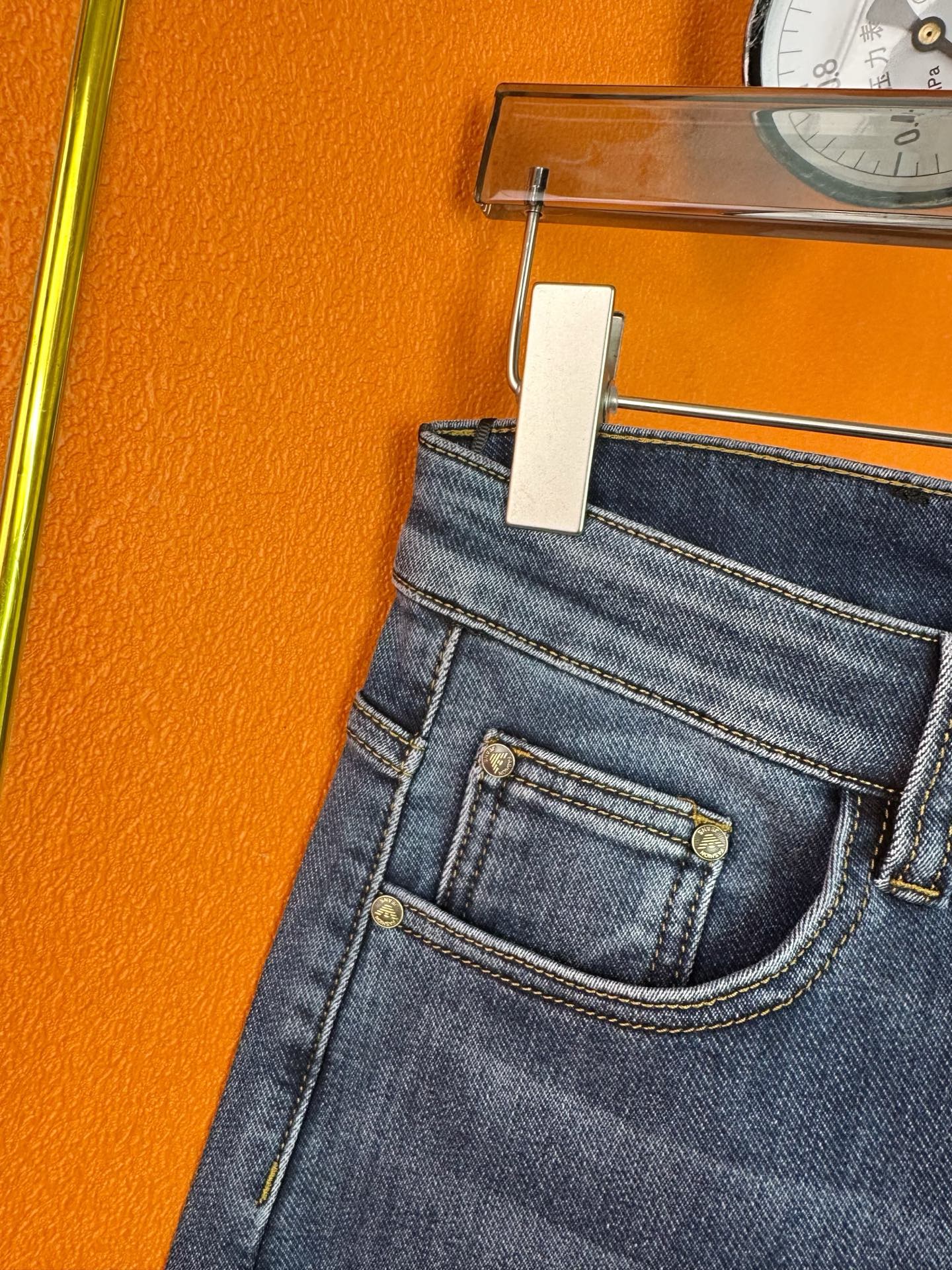 阿玛尼 メンズ デニムパンツ ビジネススタイル 秋冬新作