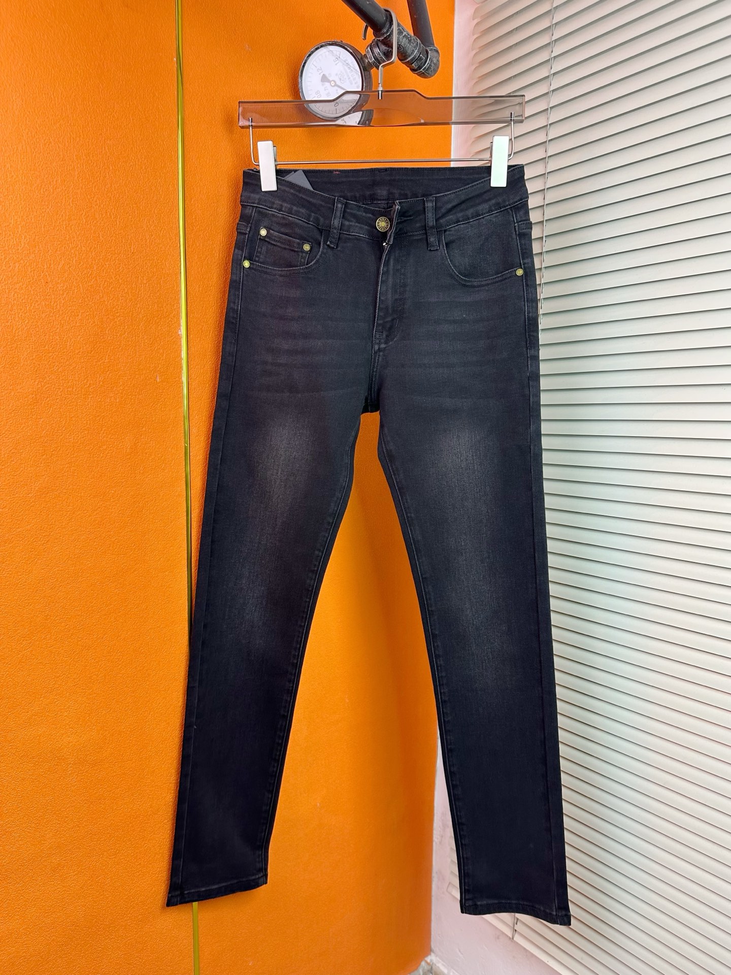 GUCCI スタイリッシュな男装牛仔パンツ 秋冬向けの弾力商宽松デザイン