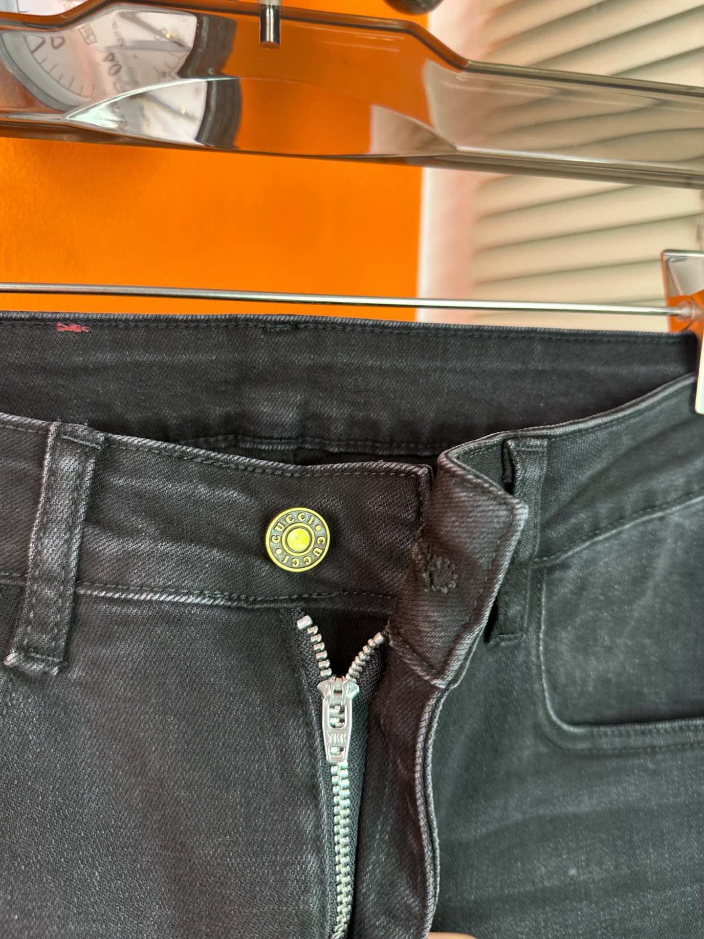 GUCCI スタイリッシュな男装牛仔パンツ 秋冬向けの弾力商宽松デザイン