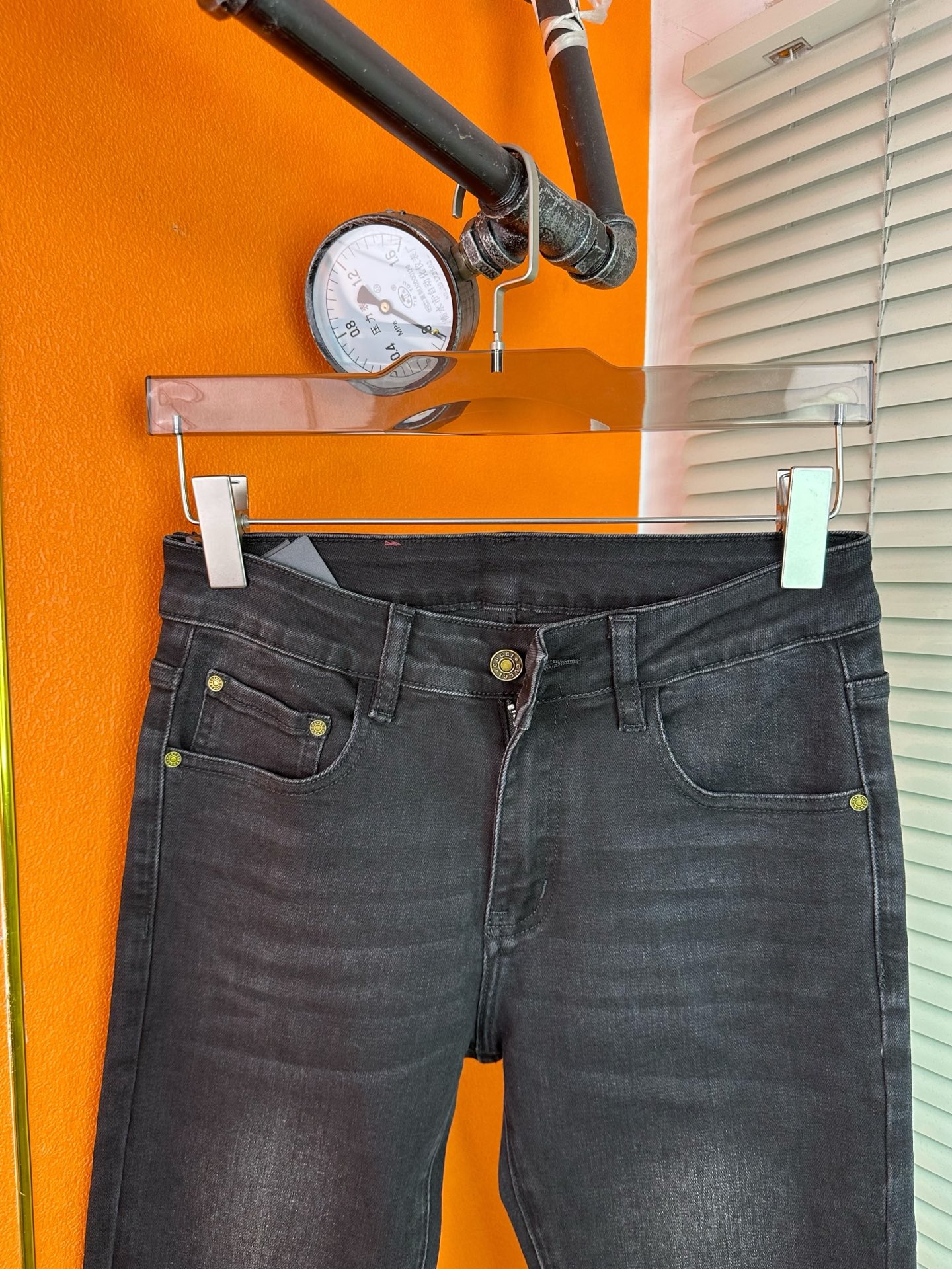 GUCCI スタイリッシュな男装牛仔パンツ 秋冬向けの弾力商宽松デザイン