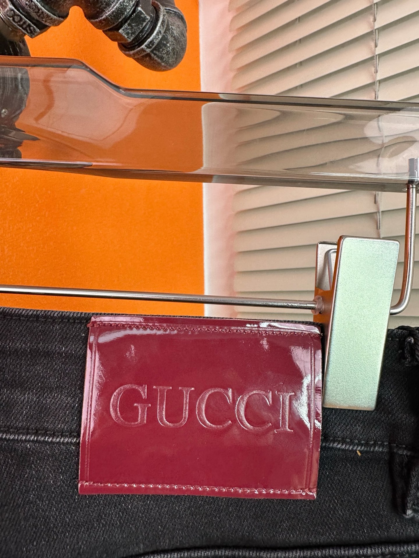 GUCCI スタイリッシュな男装牛仔パンツ 秋冬向けの弾力商宽松デザイン