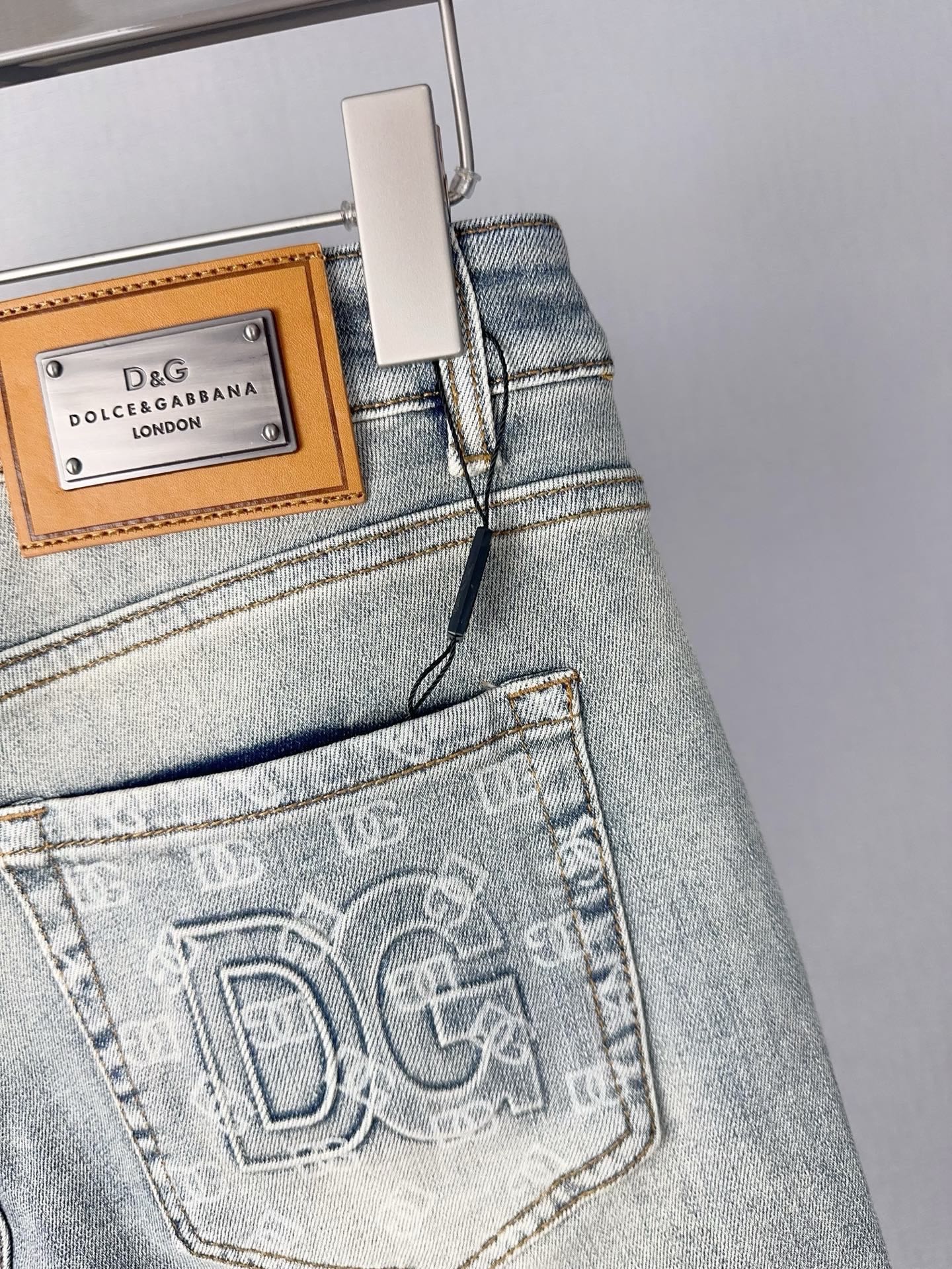 D&G 秋冬新作 スタイリッシュな牛仔長ズボン 弾力小脚修身版型