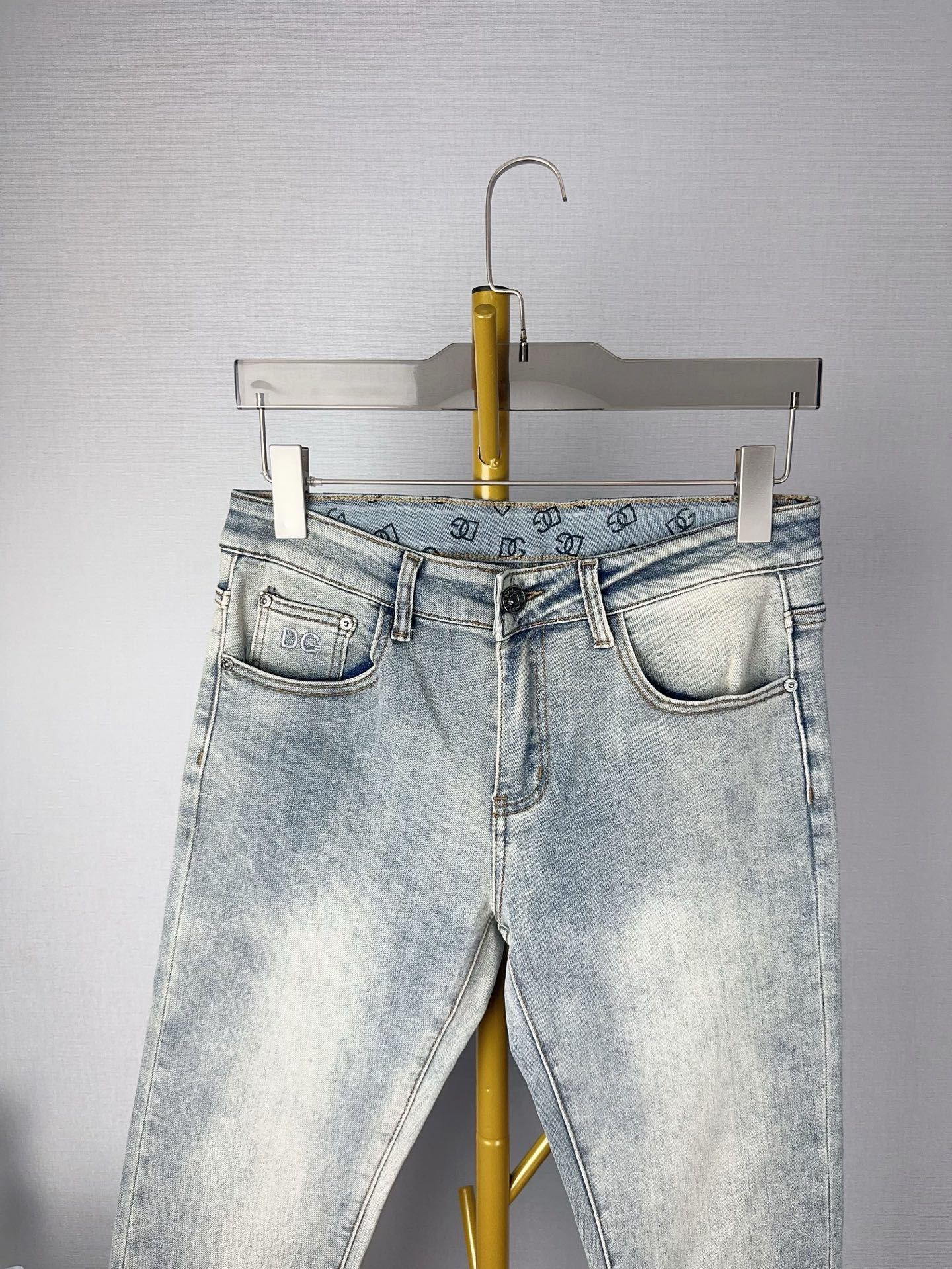 D&G 秋冬新作 スタイリッシュな牛仔長ズボン 弾力小脚修身版型