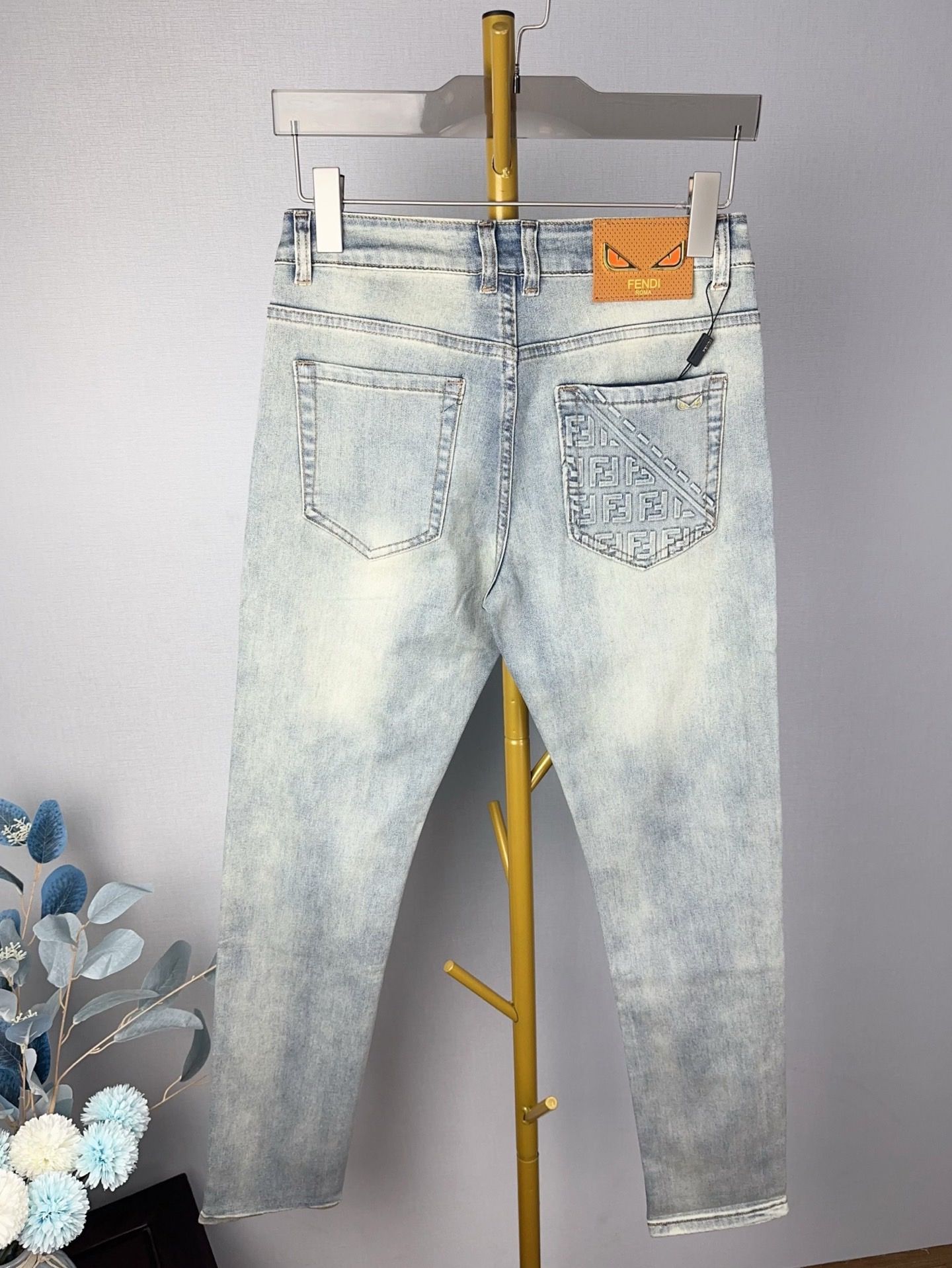 FENDI 秋冬新作 スタイリッシュなデニムパンツ 弾力小脚デザイン