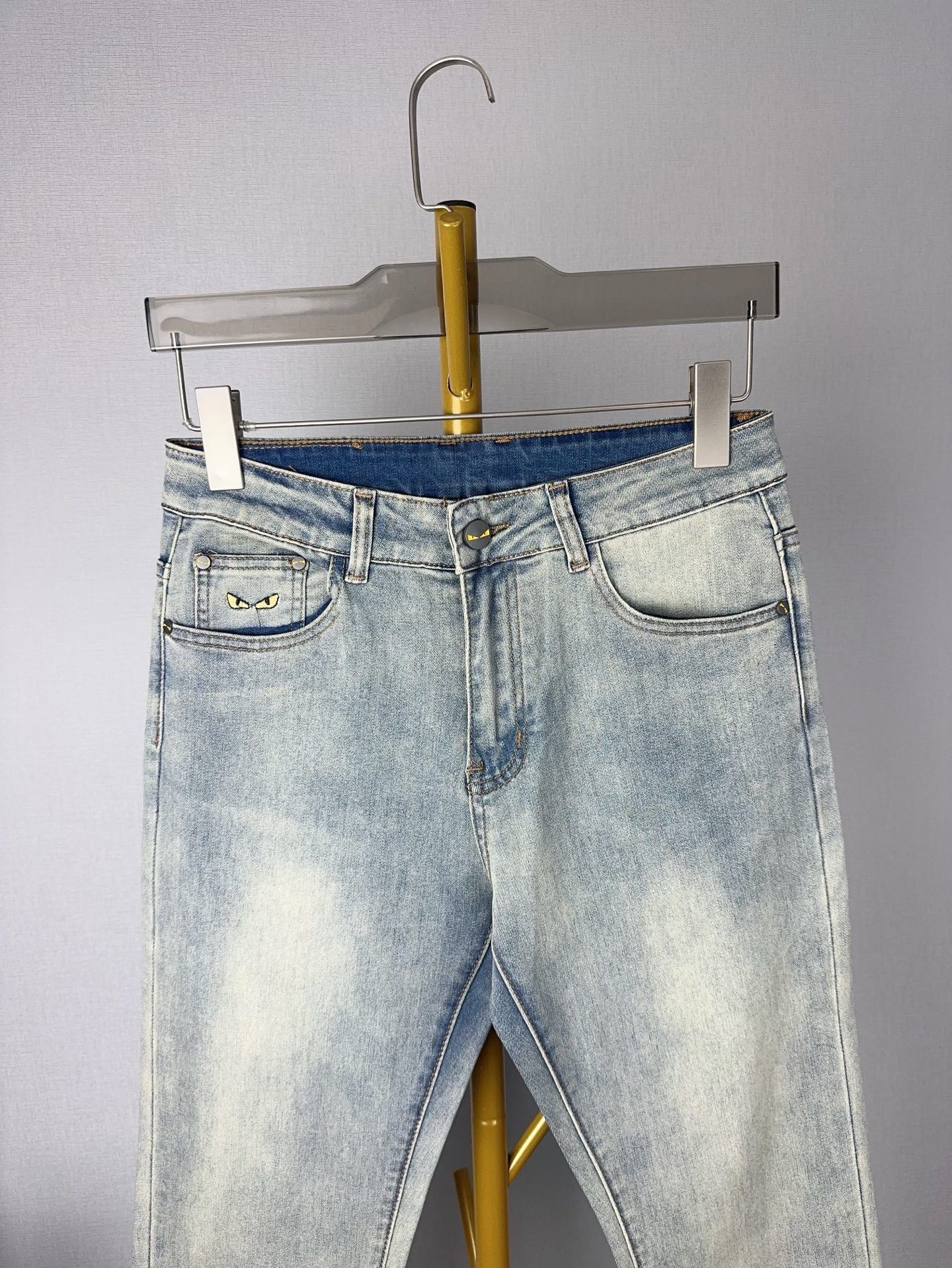 FENDI 秋冬新作 スタイリッシュなデニムパンツ 弾力小脚デザイン