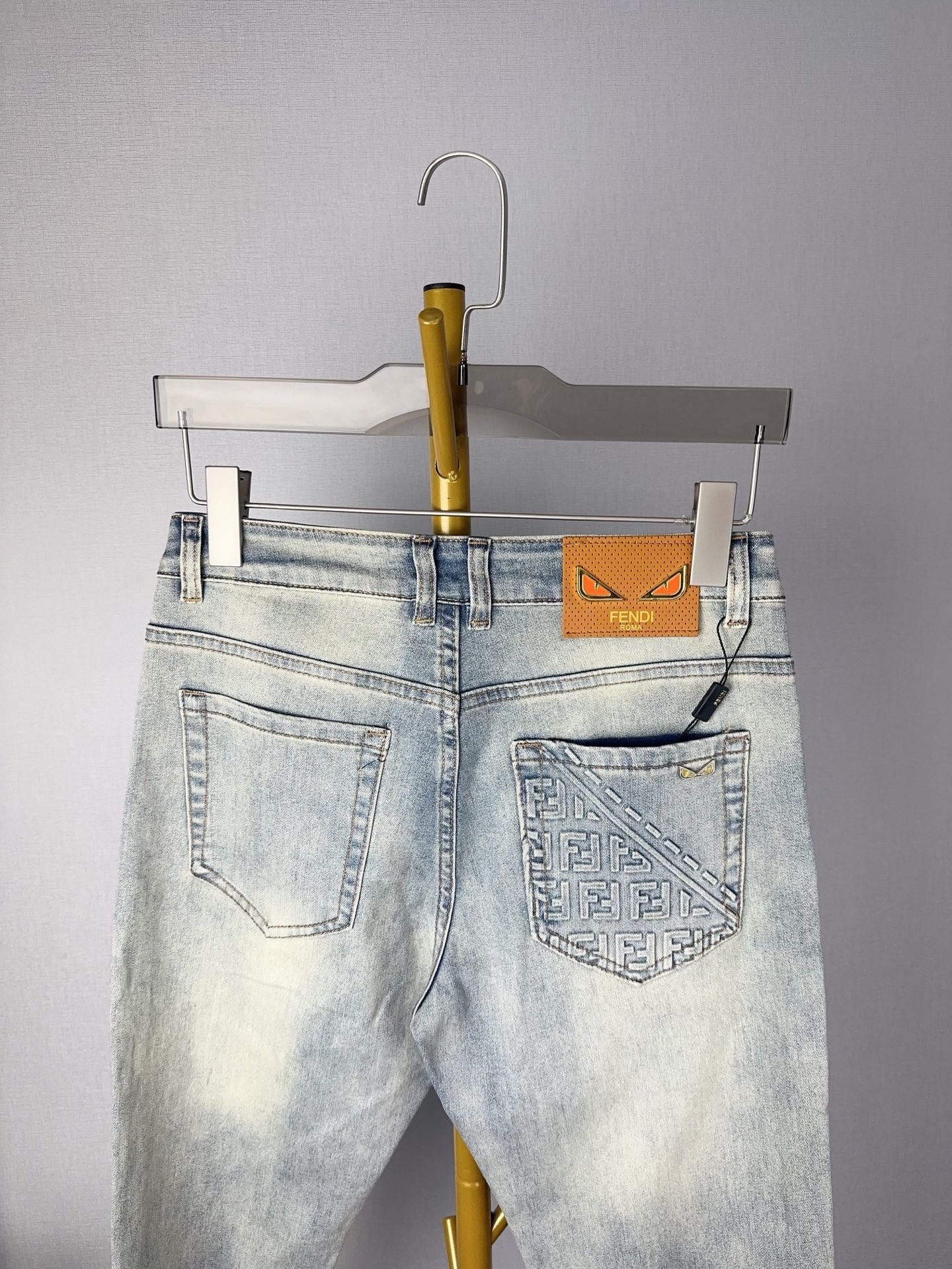 FENDI 秋冬新作 スタイリッシュなデニムパンツ 弾力小脚デザイン