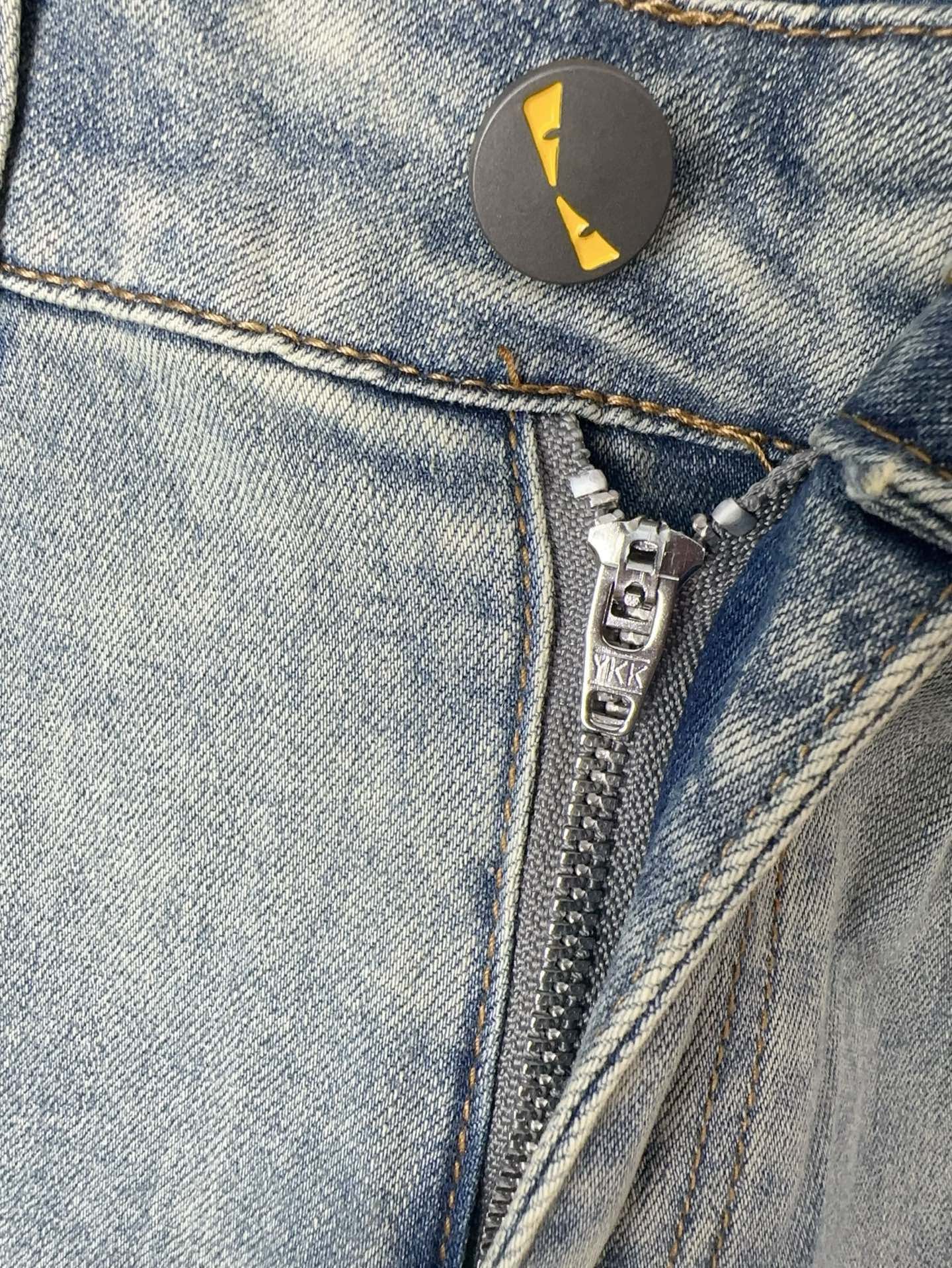 FENDI 秋冬新作 スタイリッシュなデニムパンツ 弾力小脚デザイン