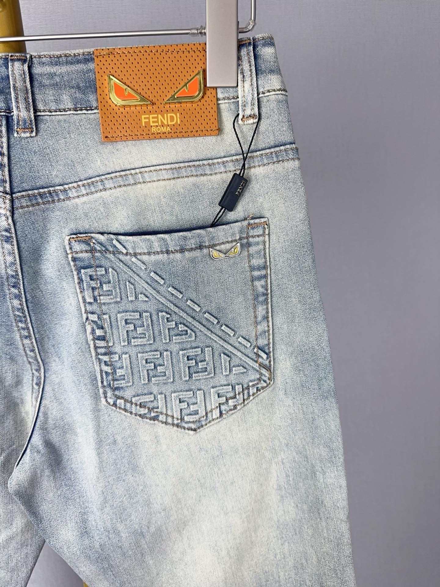 FENDI 秋冬新作 スタイリッシュなデニムパンツ 弾力小脚デザイン