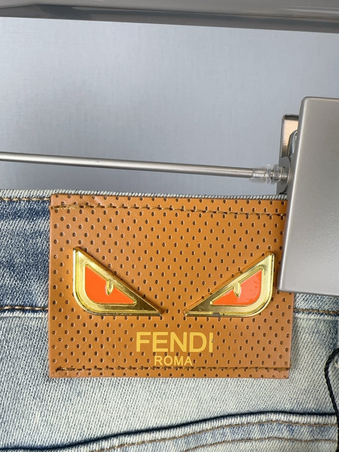 FENDI 秋冬新作 スタイリッシュなデニムパンツ 弾力小脚デザイン