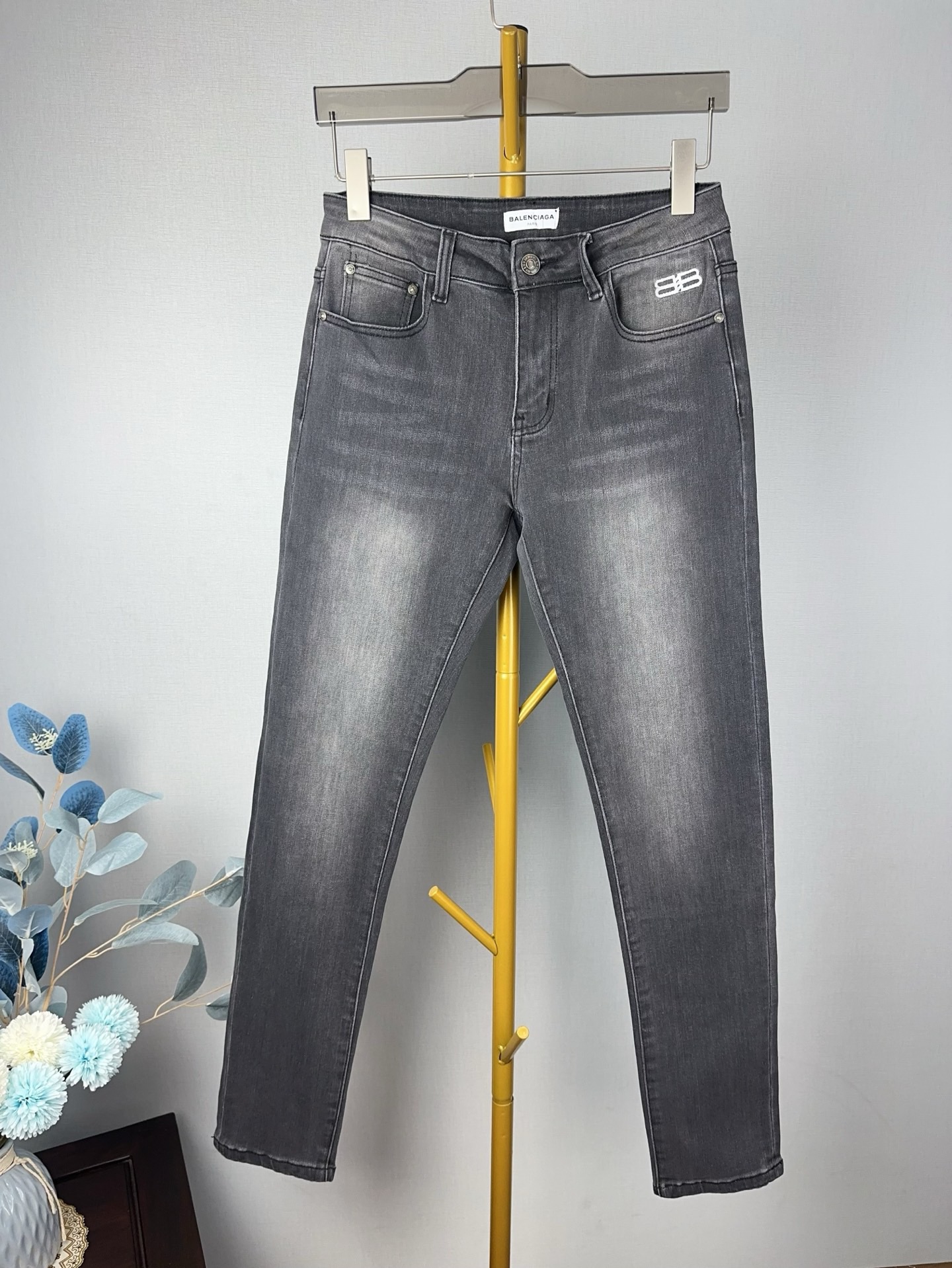 パリ世家 秋冬新作 スタイリッシュデニムパンツ 弾力小脚修身デザイン