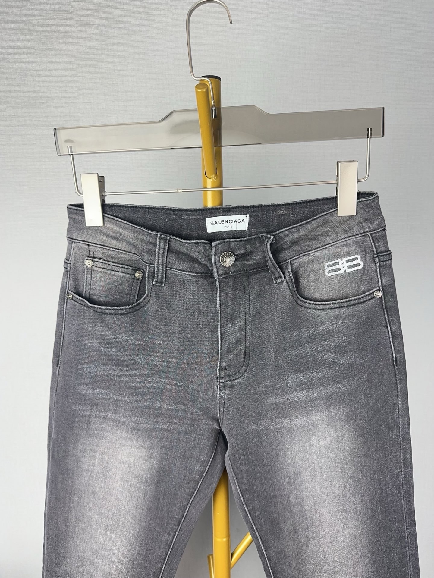 パリ世家 秋冬新作 スタイリッシュデニムパンツ 弾力小脚修身デザイン