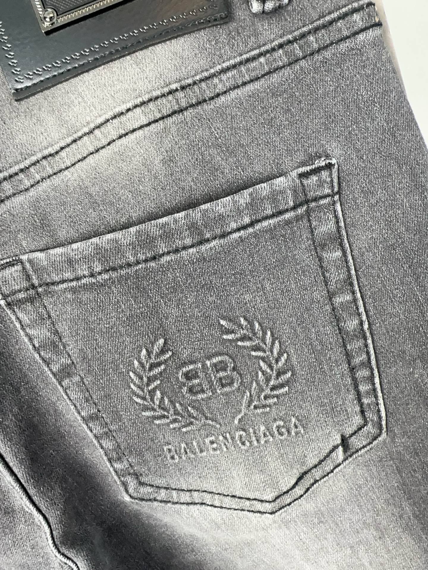 パリ世家 秋冬新作 スタイリッシュデニムパンツ 弾力小脚修身デザイン