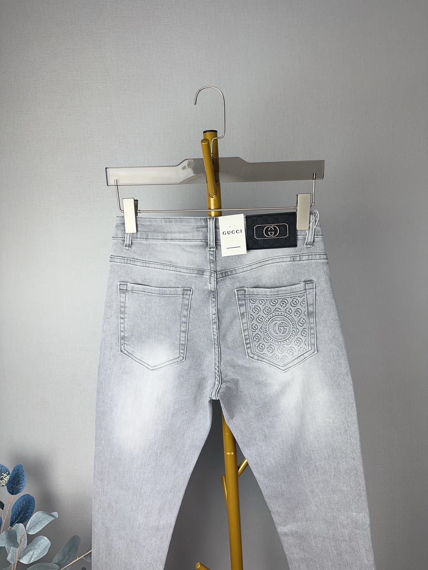 Gucci スタイリッシュ牛仔長パンツ - 修身デザインと高級洗水工芸