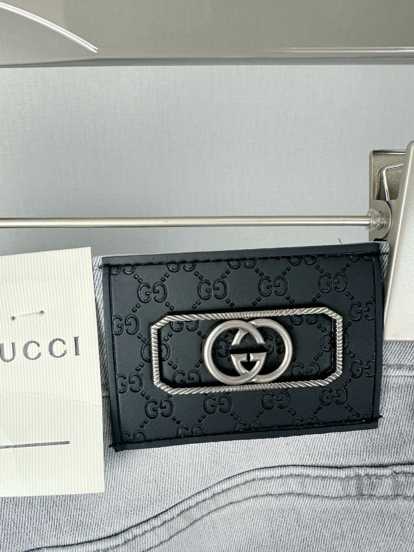 Gucci スタイリッシュ牛仔長パンツ - 修身デザインと高級洗水工芸
