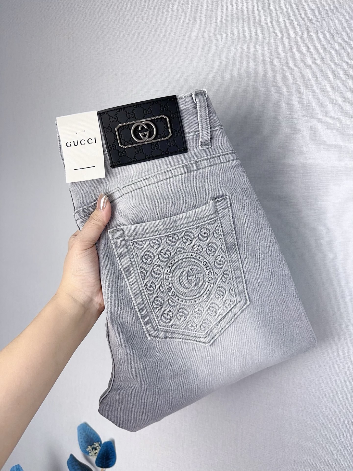 Gucci スタイリッシュ牛仔長パンツ - 修身デザインと高級洗水工芸