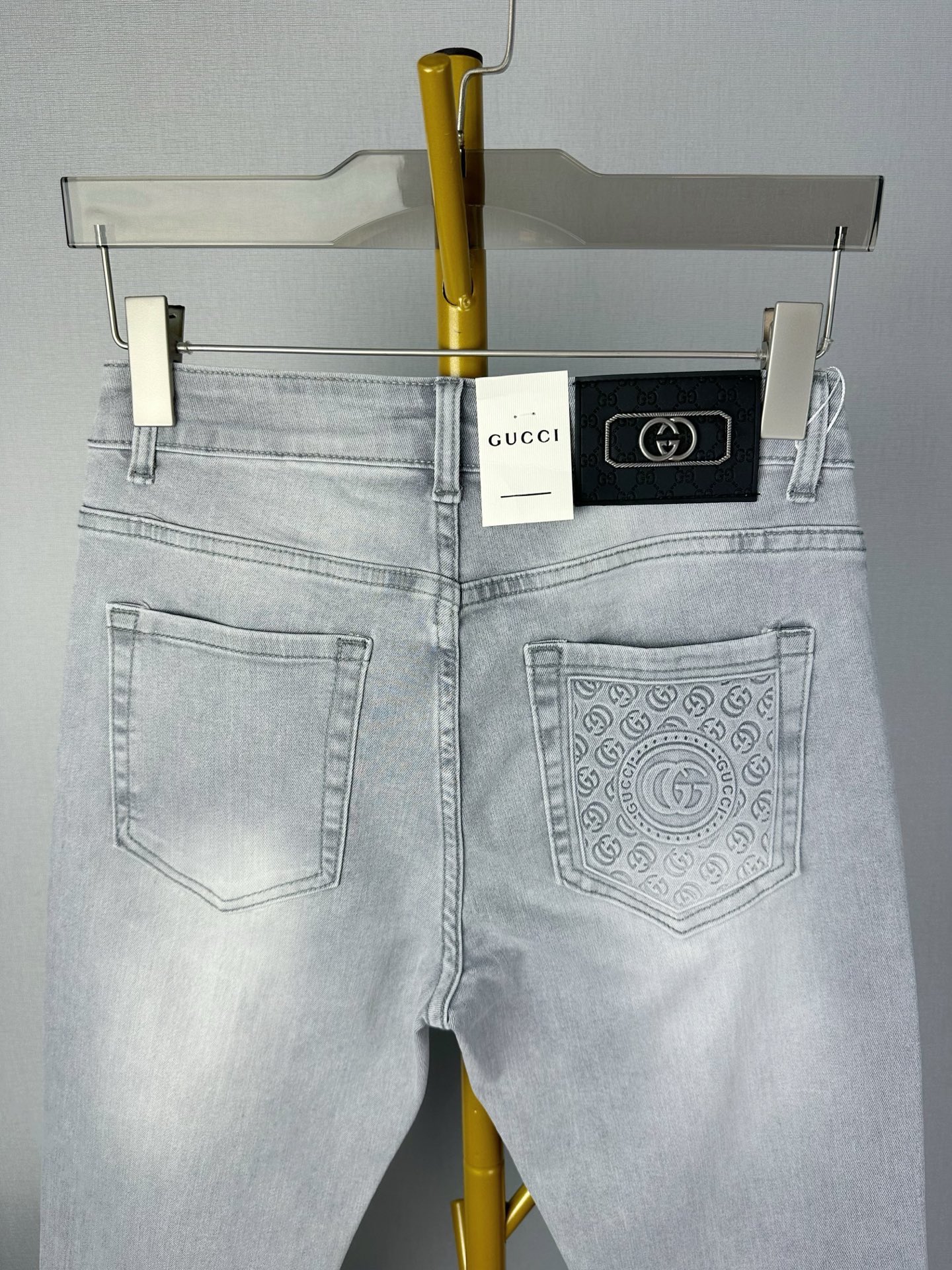 Gucci スタイリッシュ牛仔長パンツ - 修身デザインと高級洗水工芸