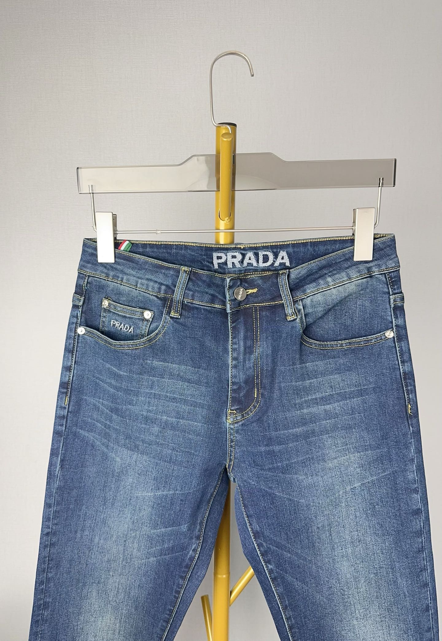 プラダ 秋冬新作 スタイリッシュな牛仔長パンツ 弾力小脚デザイン