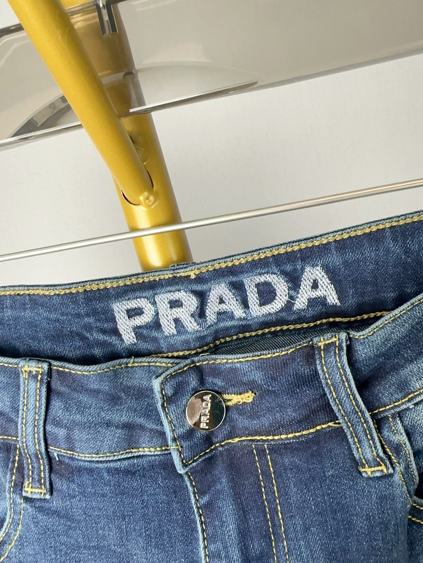 プラダ 秋冬新作 スタイリッシュな牛仔長パンツ 弾力小脚デザイン