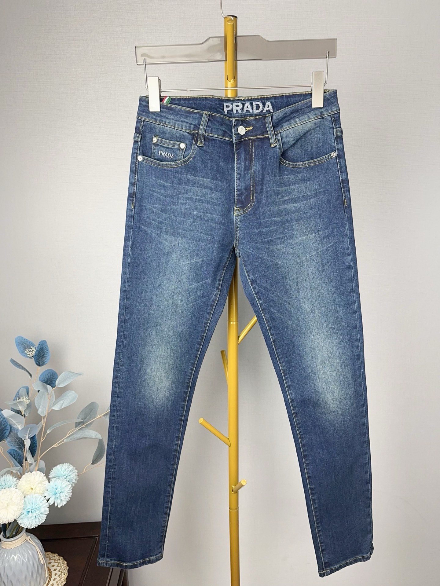 プラダ 秋冬新作 スタイリッシュな牛仔長パンツ 弾力小脚デザイン