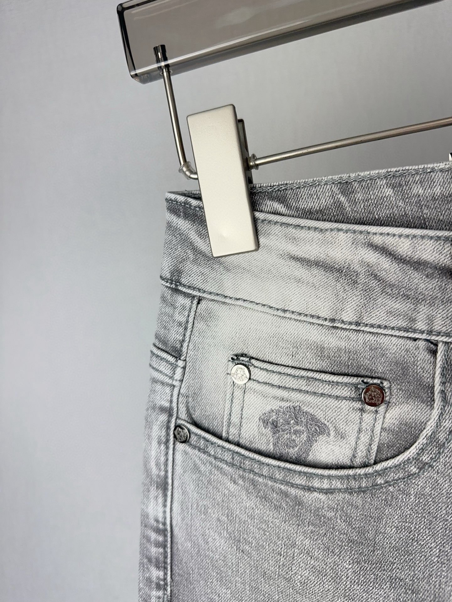 范思哲 秋冬 新作 ファッションデニムパンツ 弾力スリムフィット