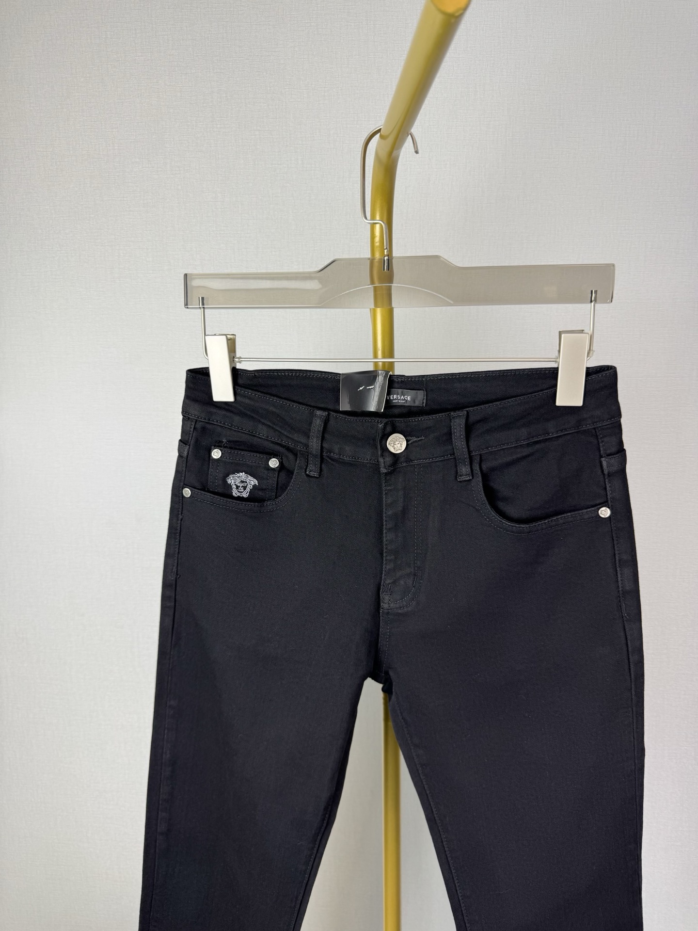 范思哲 秋冬新作 男性用ファッションデニムパンツ スリムフィットデザイン