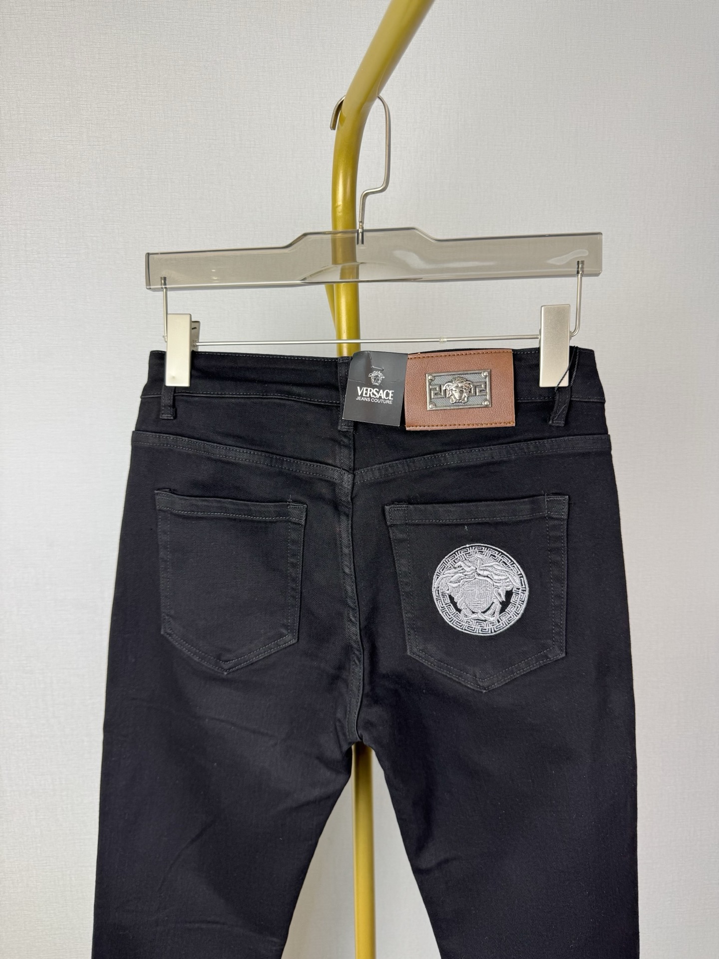 范思哲 秋冬新作 男性用ファッションデニムパンツ スリムフィットデザイン