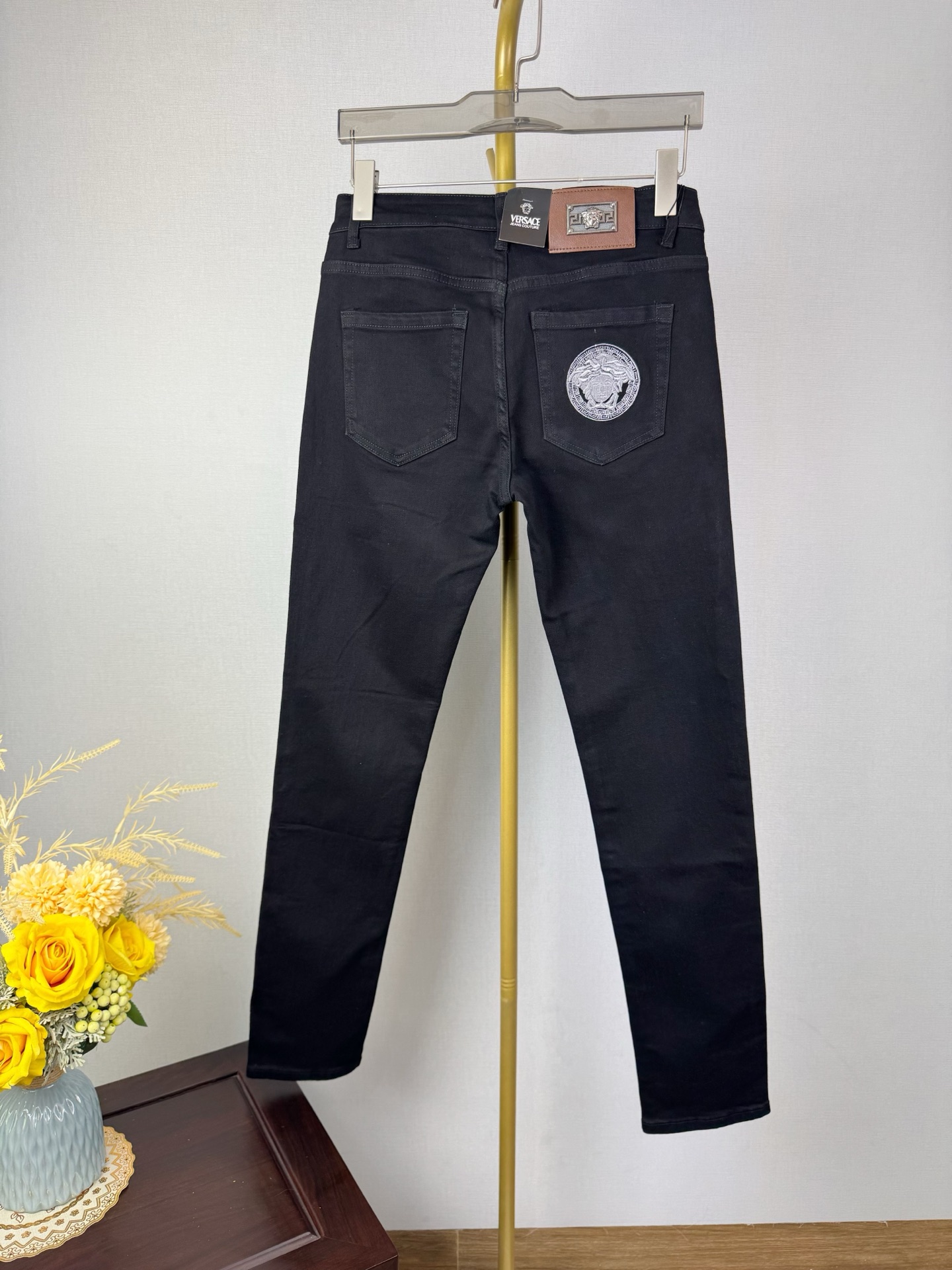 范思哲 秋冬新作 男性用ファッションデニムパンツ スリムフィットデザイン