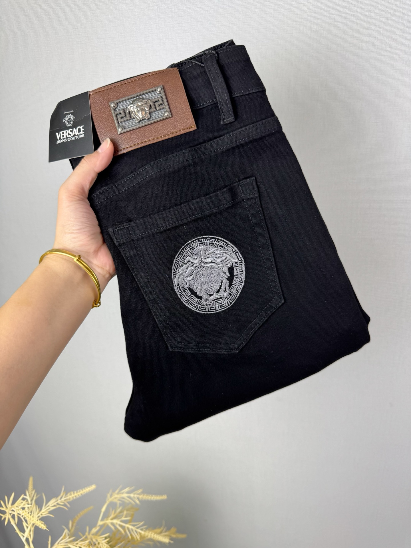 范思哲 秋冬新作 男性用ファッションデニムパンツ スリムフィットデザイン