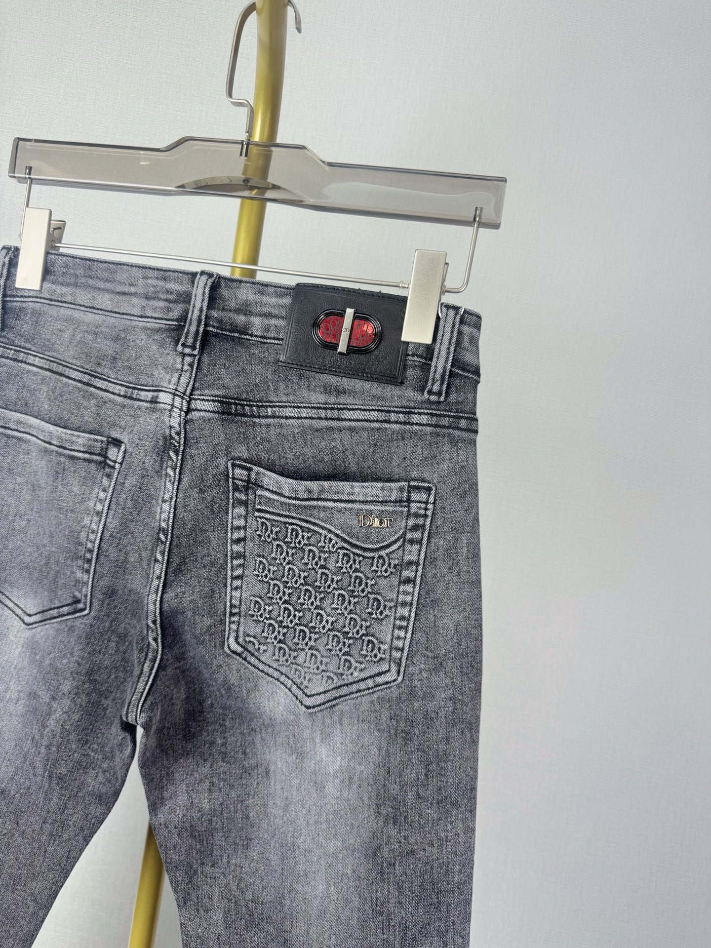 ディオ 秋冬新作 デザイン性抜群の牛仔長裤