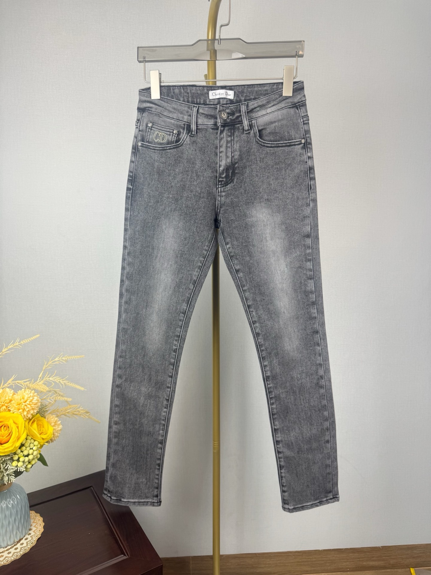 ディオ 秋冬新作 デザイン性抜群の牛仔長裤